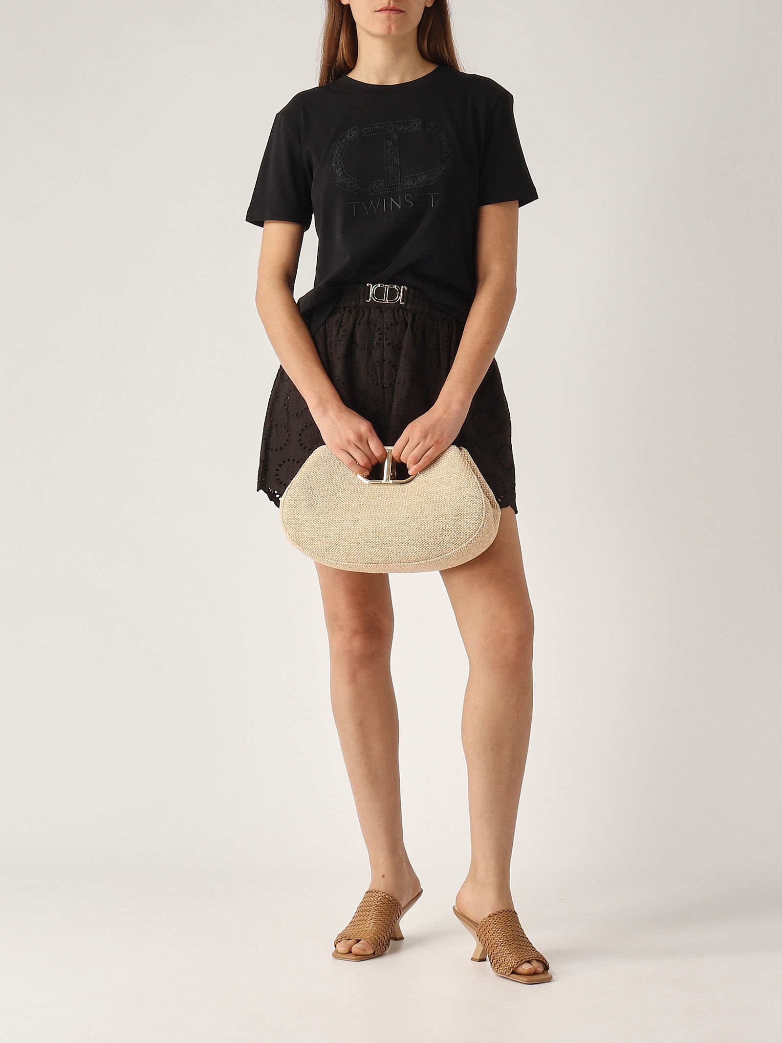 Twinset Twin-set Embroidered Black Shorts With Scalloped Hem In Nero