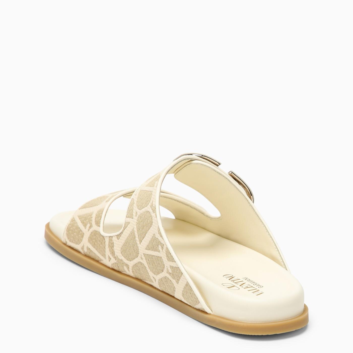 Valentino Sandalo Flat In Rafia Sintetica A Motivo Toile Iconographe Sandals