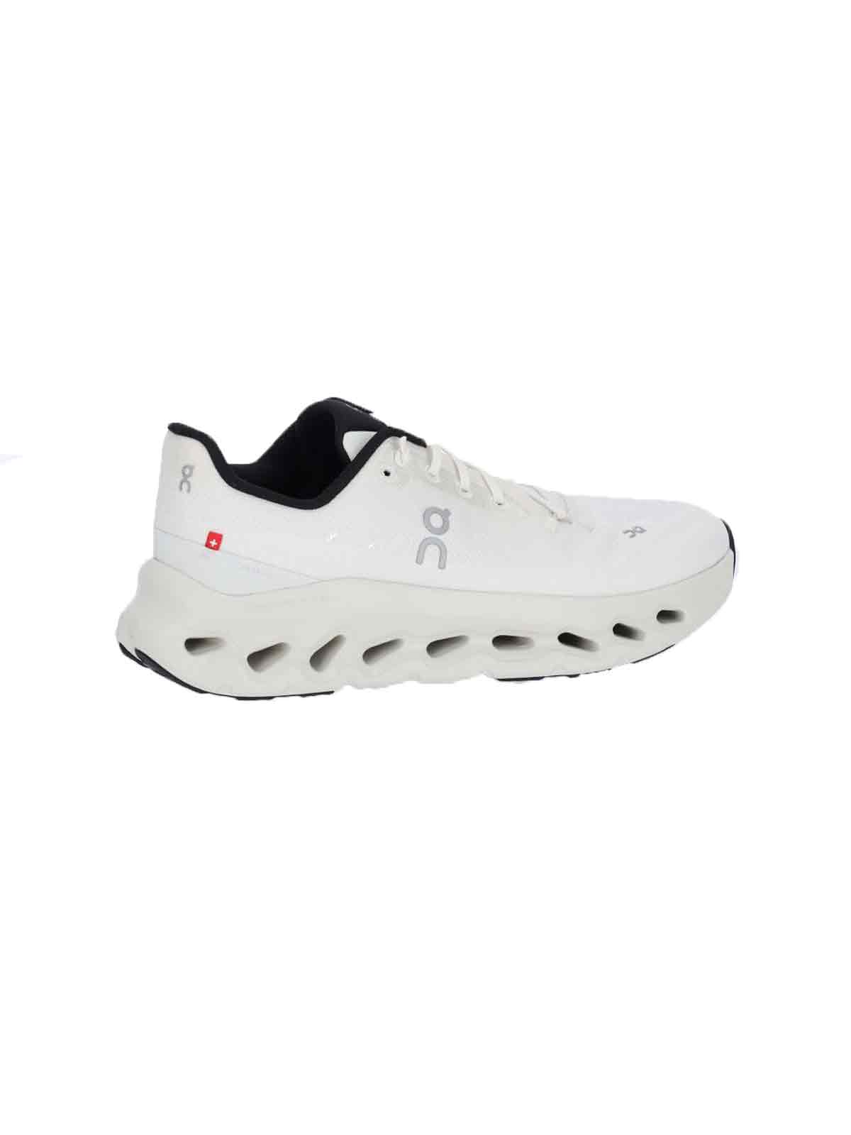 On White Sneakers With Distinctive Sole In White