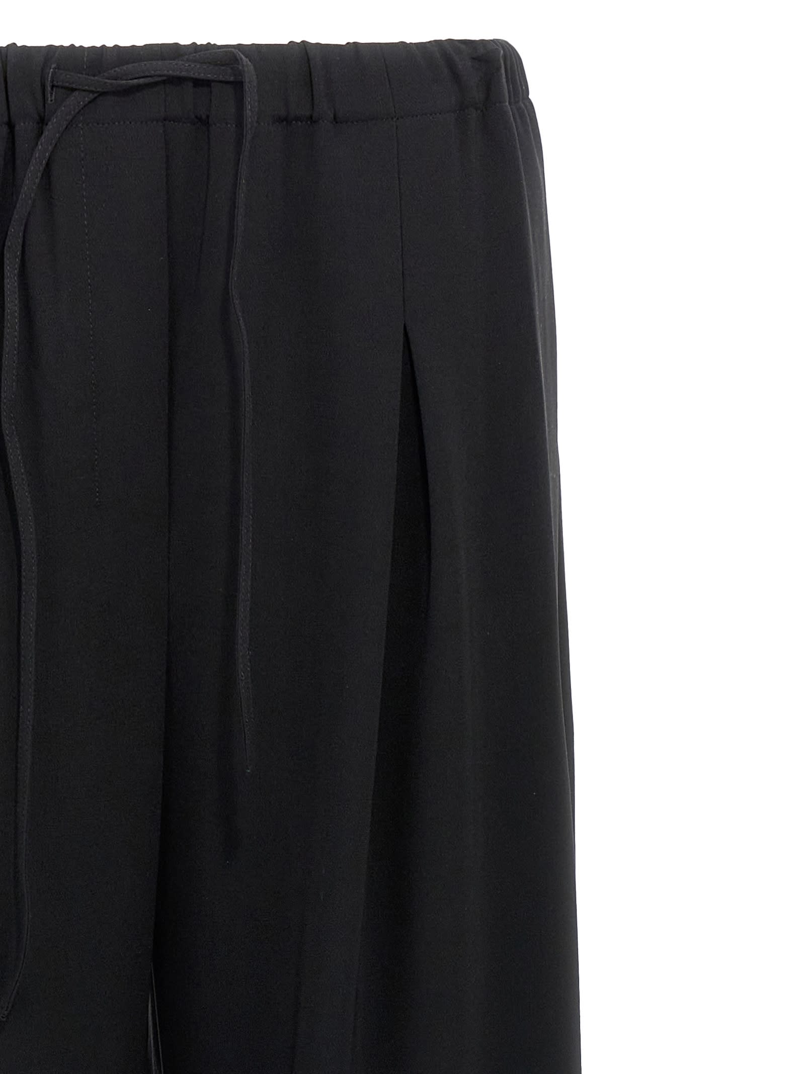 Theory Pocketed Elastic Waistband Trousers In Black
