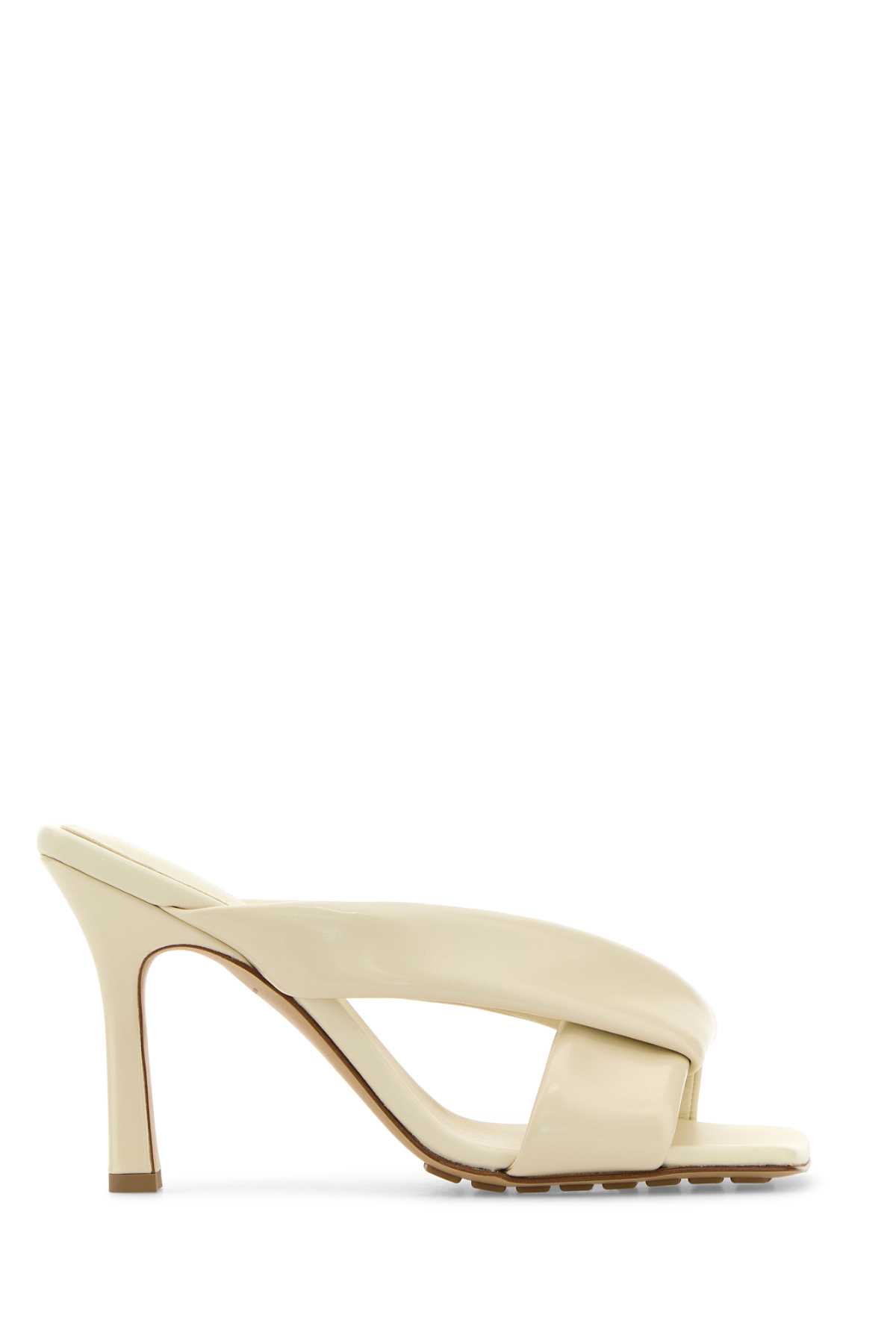 サンダル・ミュール BOTTEGA VENETA IVORY LEATHER RIVA MULES Bottega Veneta Ivory Leather Riva Mules | ModeSens