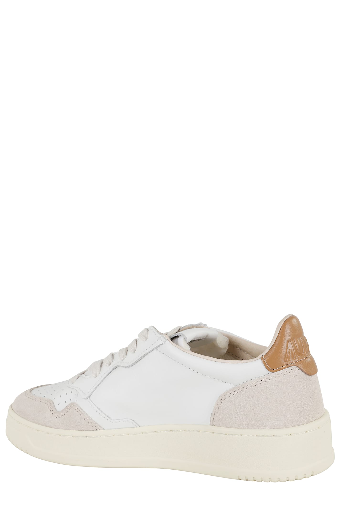 Autry Medalist Low Model Sneakers Featuring Suede Inserts And Logo Accents In White