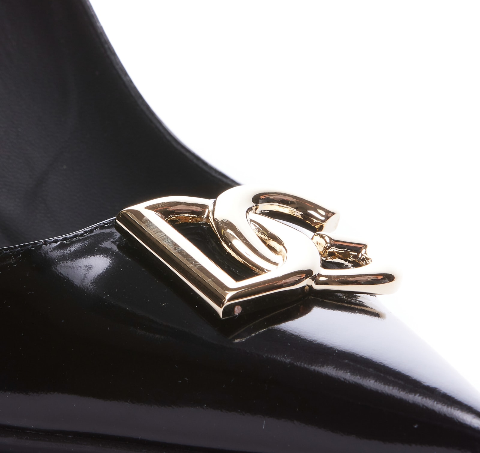 Shop Dolce & Gabbana Leather Decollete In Nero
