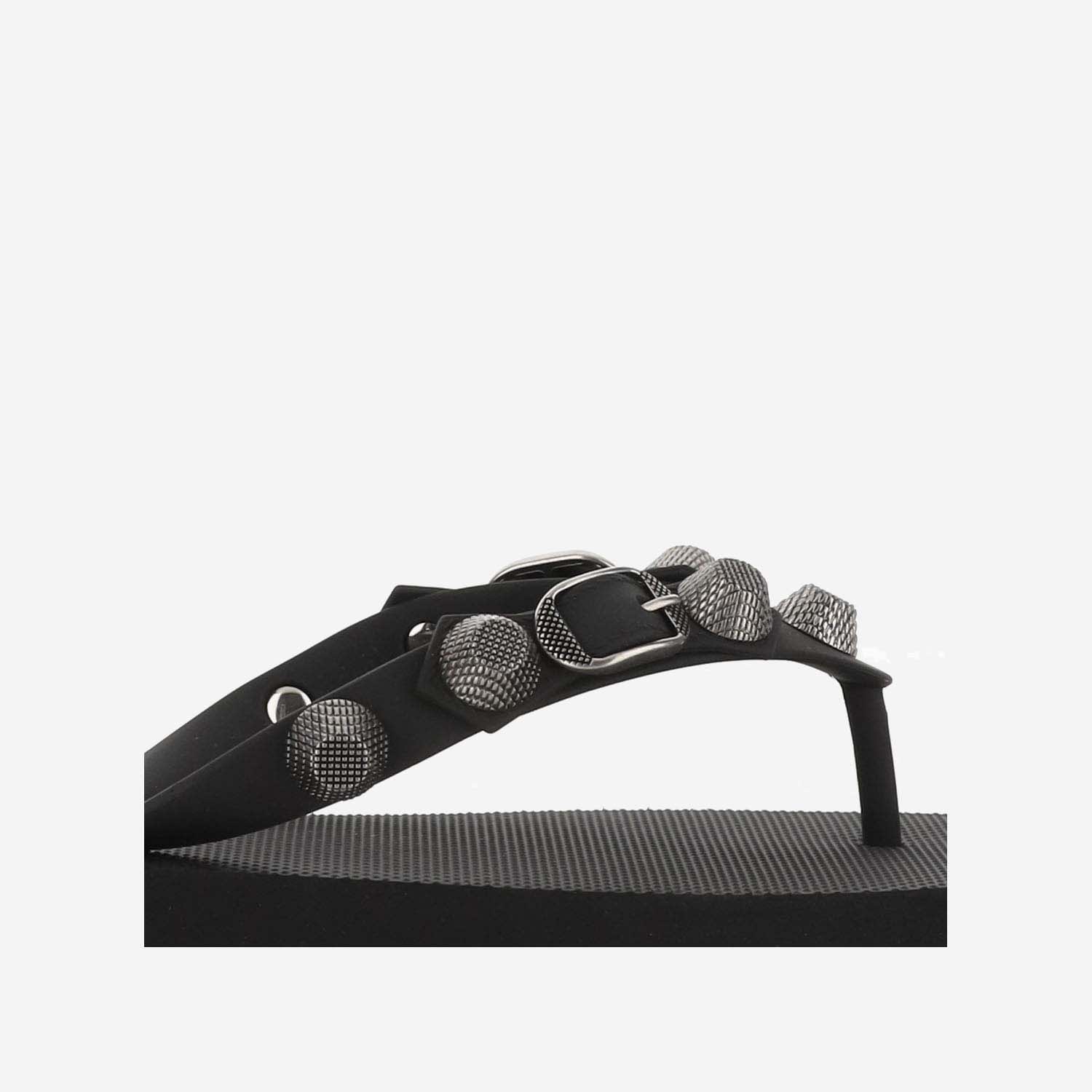 Shop Balenciaga Cagole Sandals In Black