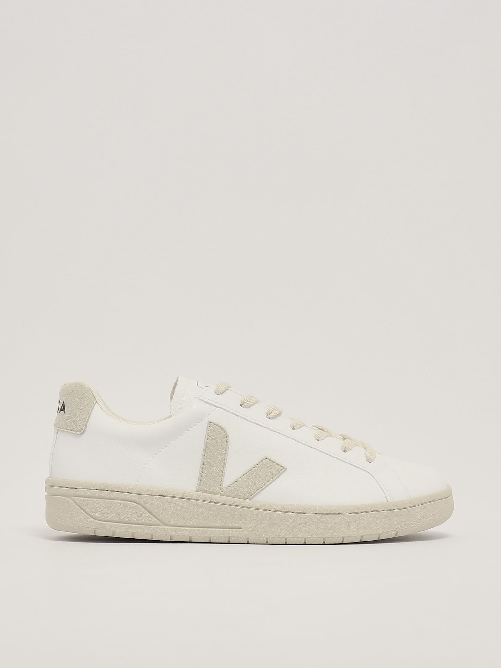 Shop Veja Sneakers Sneaker In Bianco