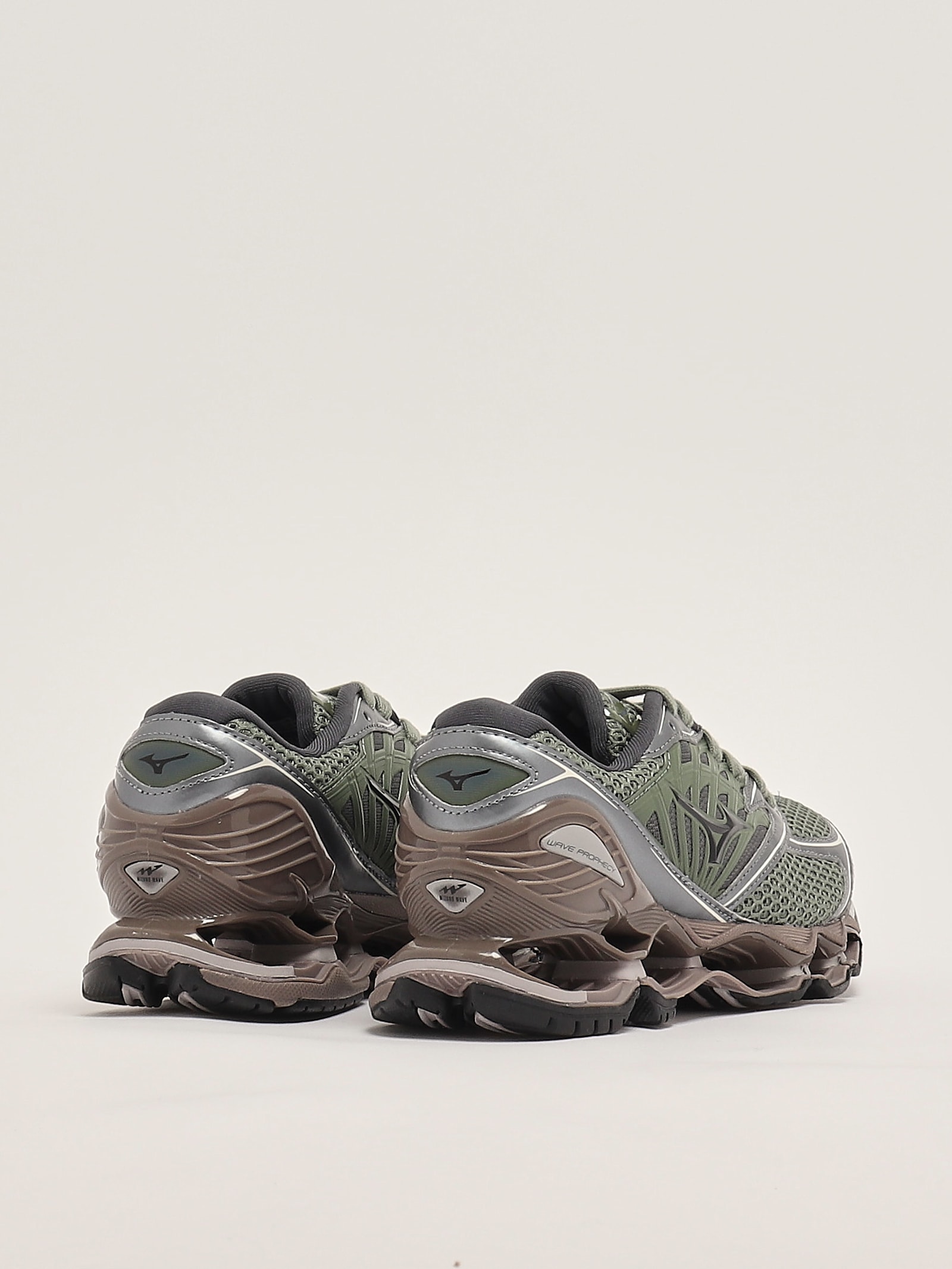 Mizuno Wave Prophecy Ls Sneaker In Agave-fango-iron