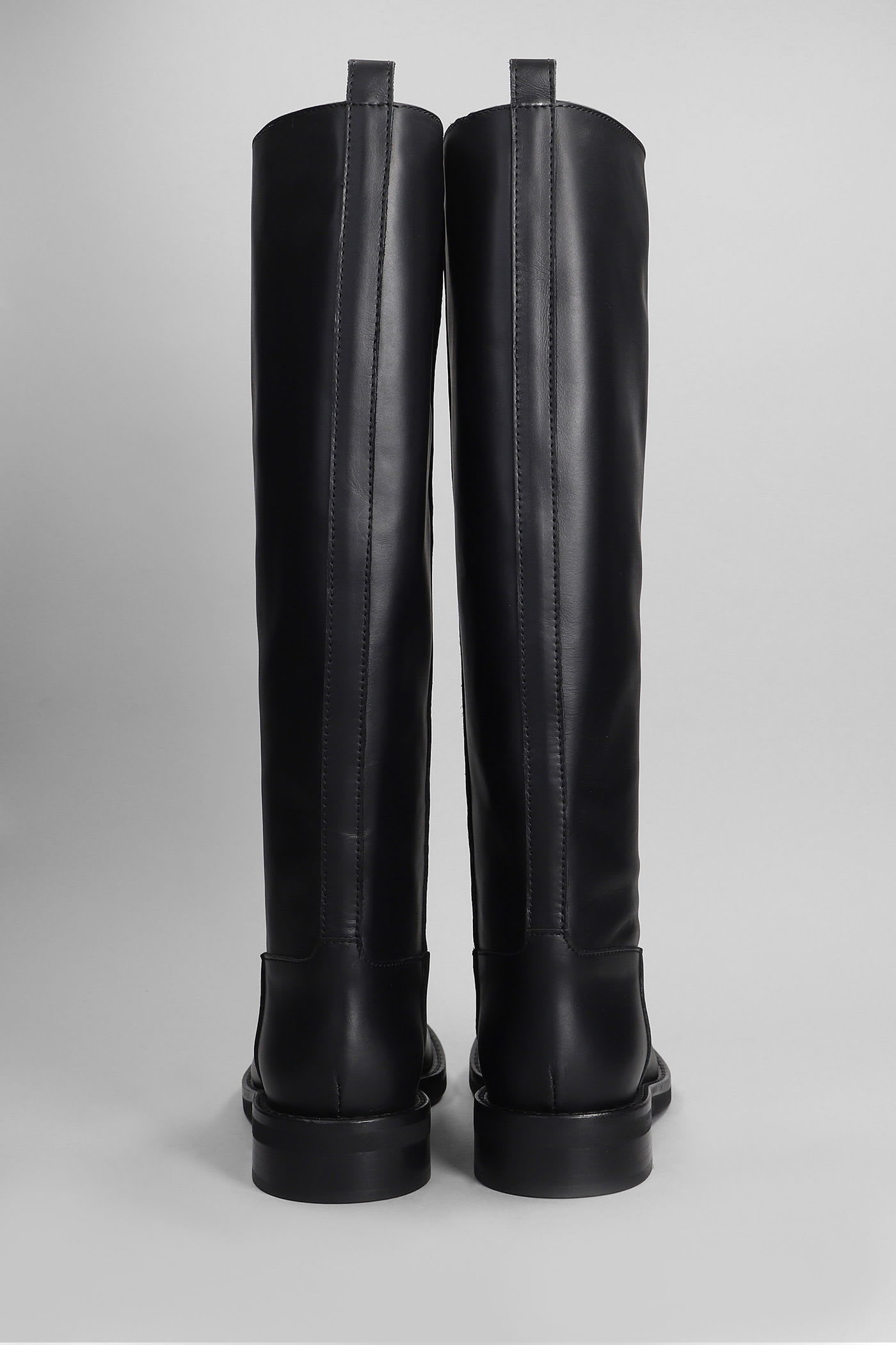 Via Roma 15 Low Heels Boots In Black Leather In Black