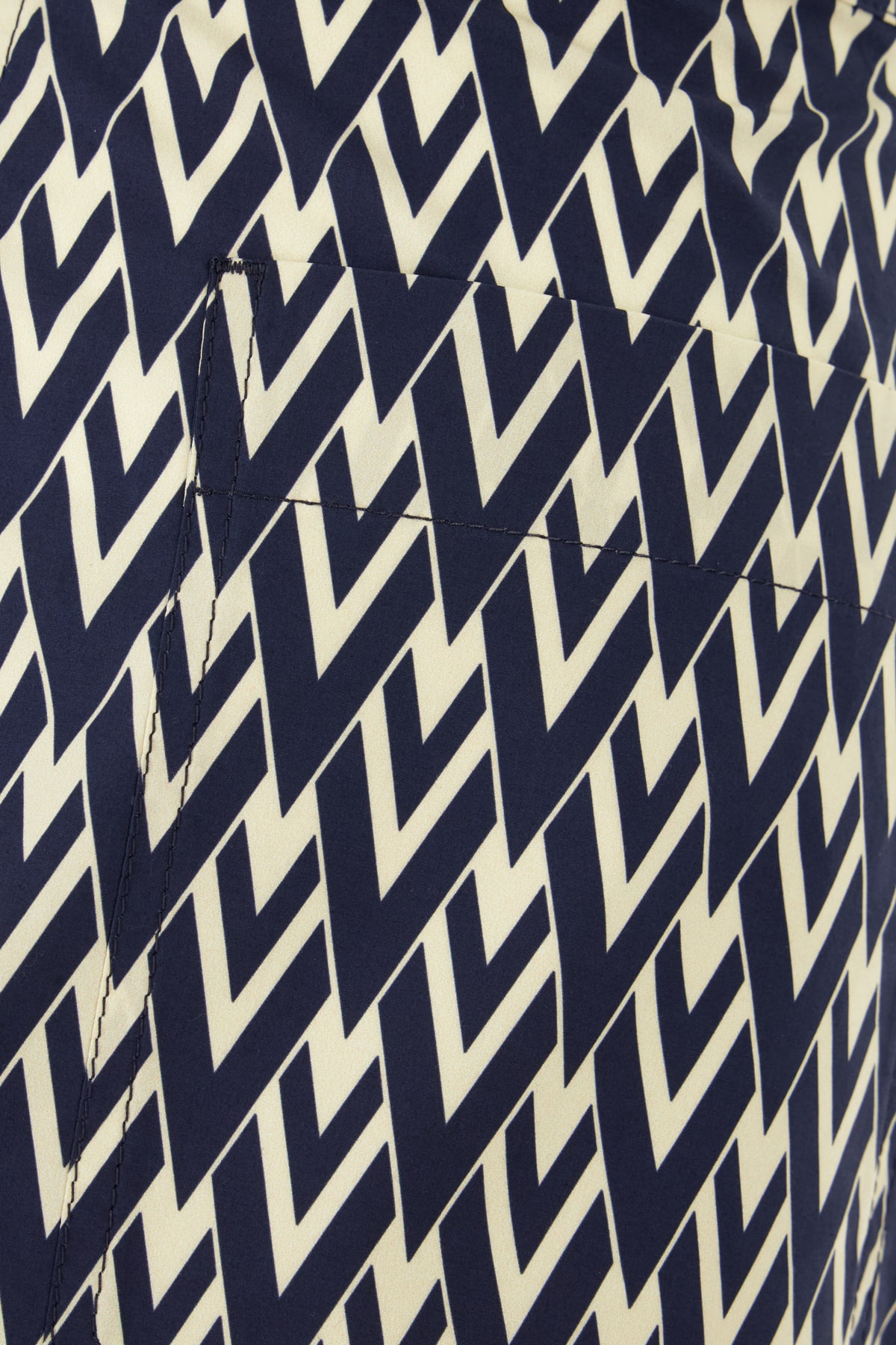 Valentino Geometric Pattern Bermuda Shorts In Blu Bianco