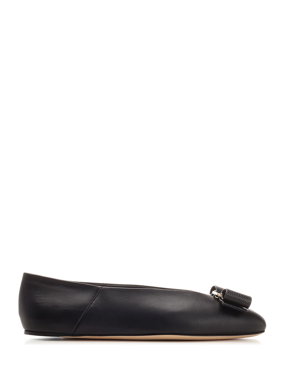 Shop Ferragamo Vara Bow Ballerina In Black