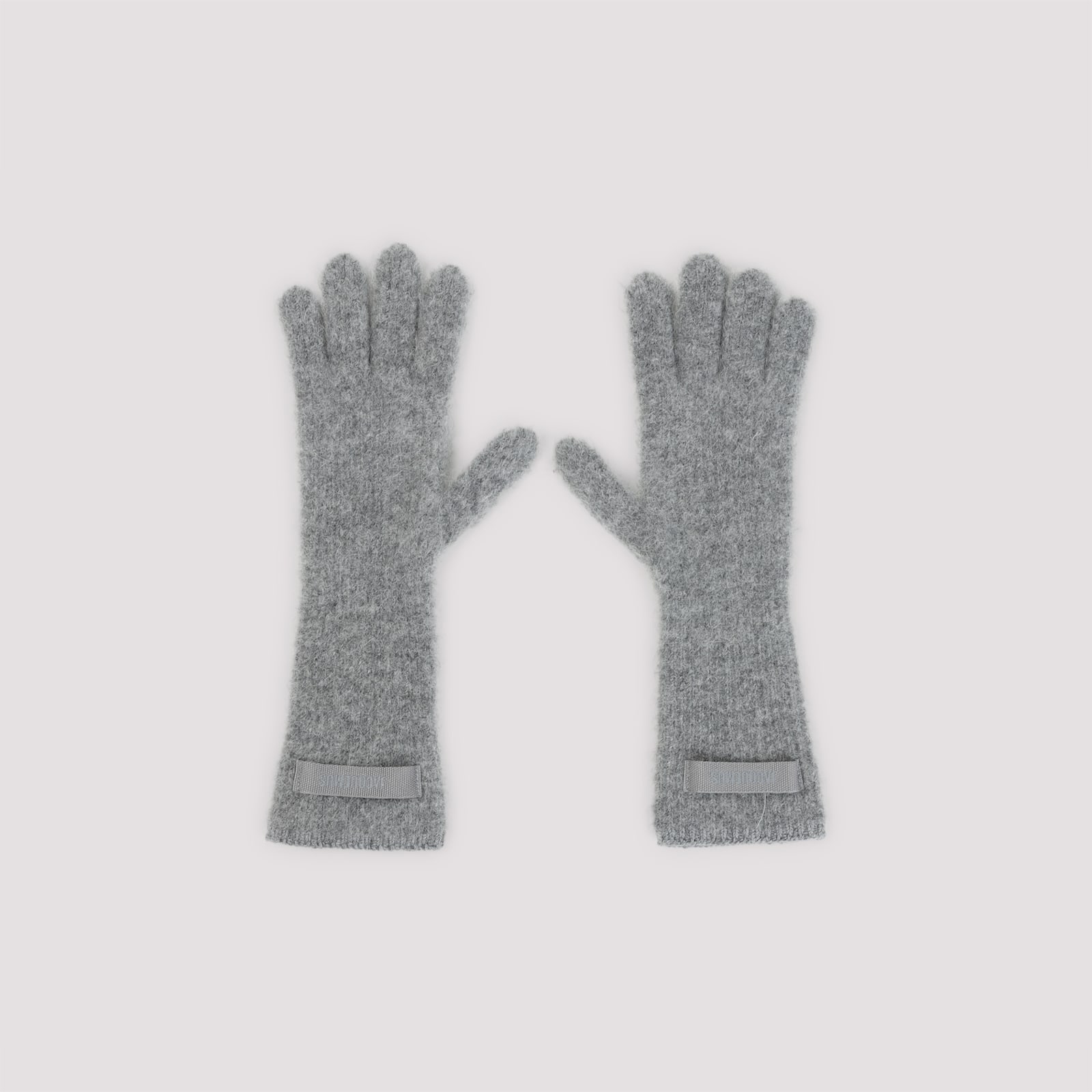 Jacquemus Logo Patch Ribbed Gloves In Gray