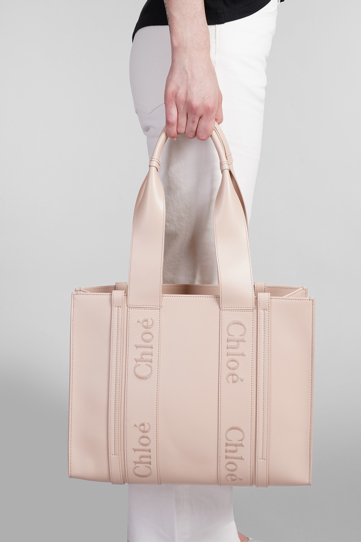 Shop Chloé Woody Tote In Rose-pink Leather