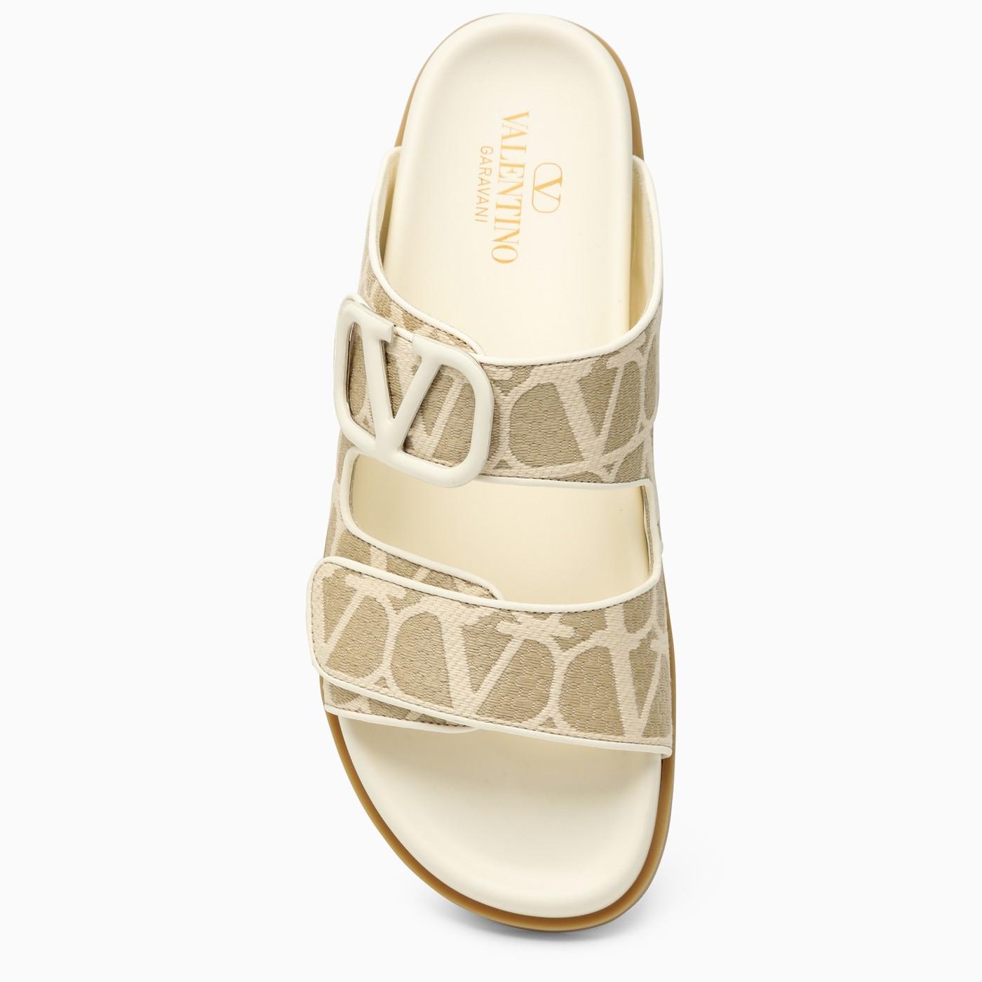 Valentino Sandalo Flat In Rafia Sintetica A Motivo Toile Iconographe Sandals