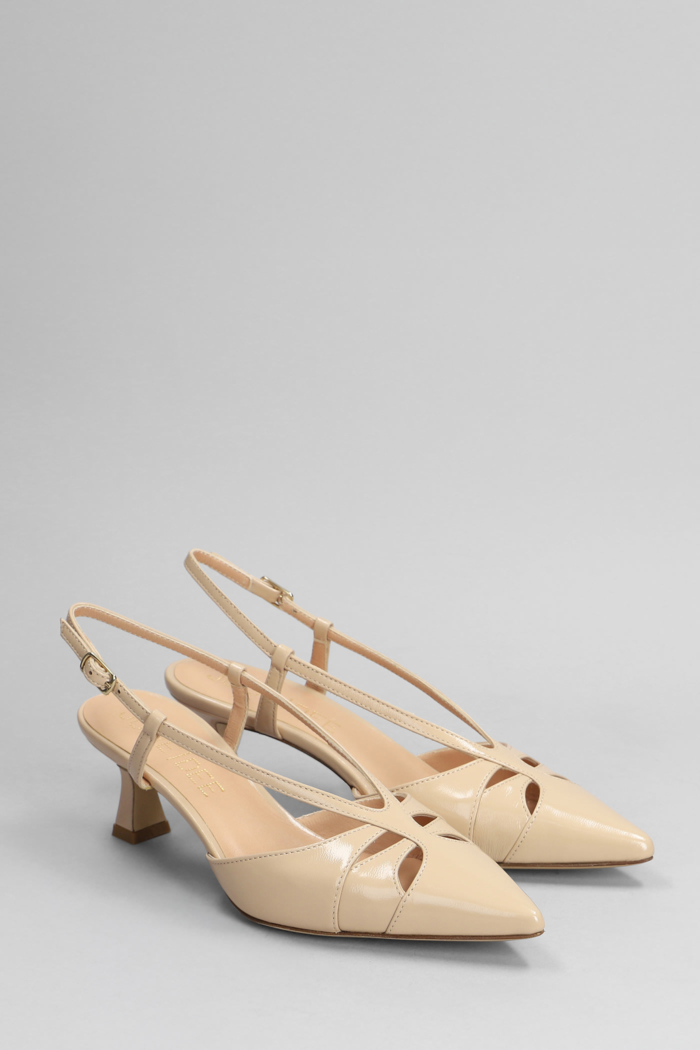 Julie Dee Pumps In Powder Leather In Powder