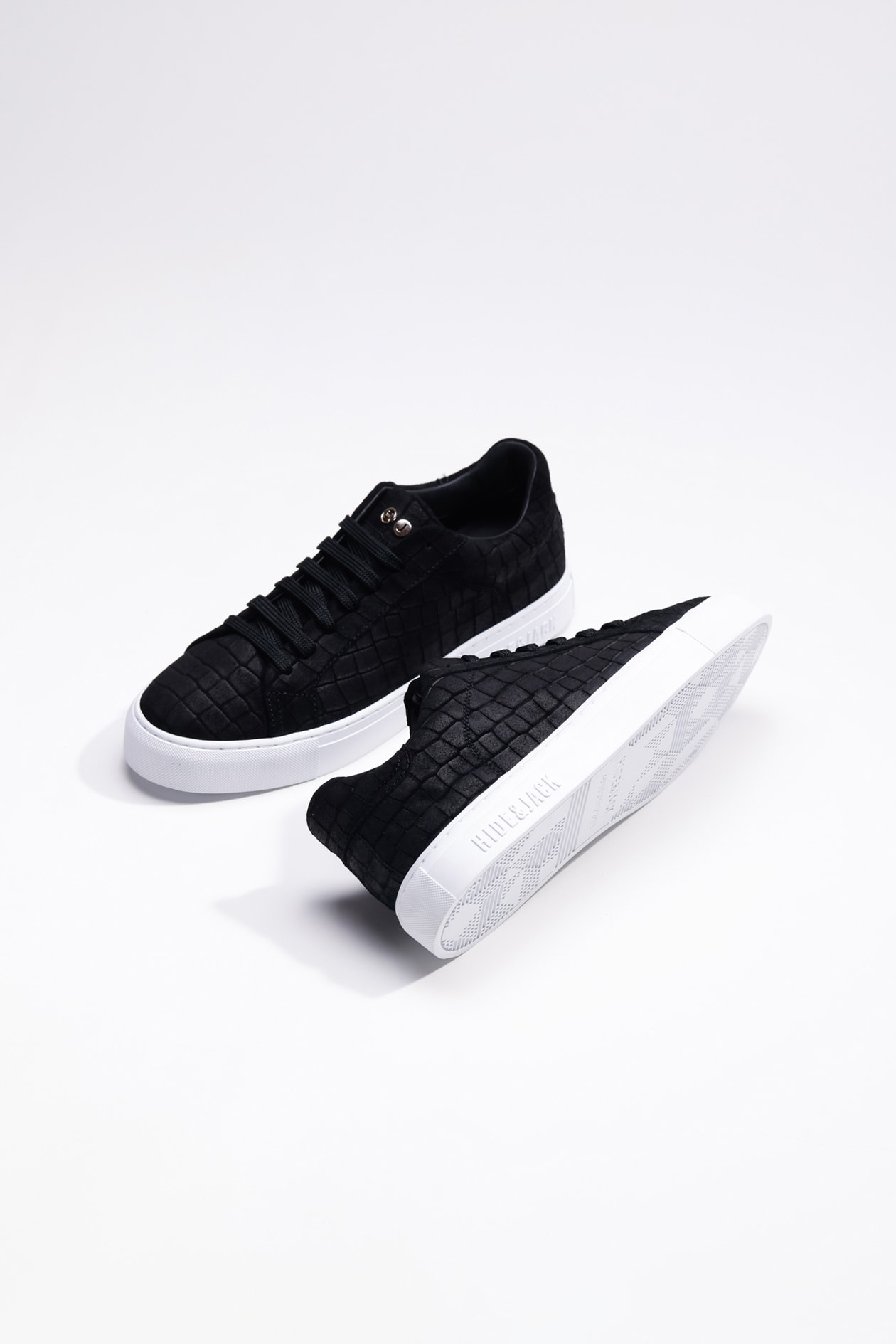 Hide & Jack Low Top Sneaker - Essence Suede Black