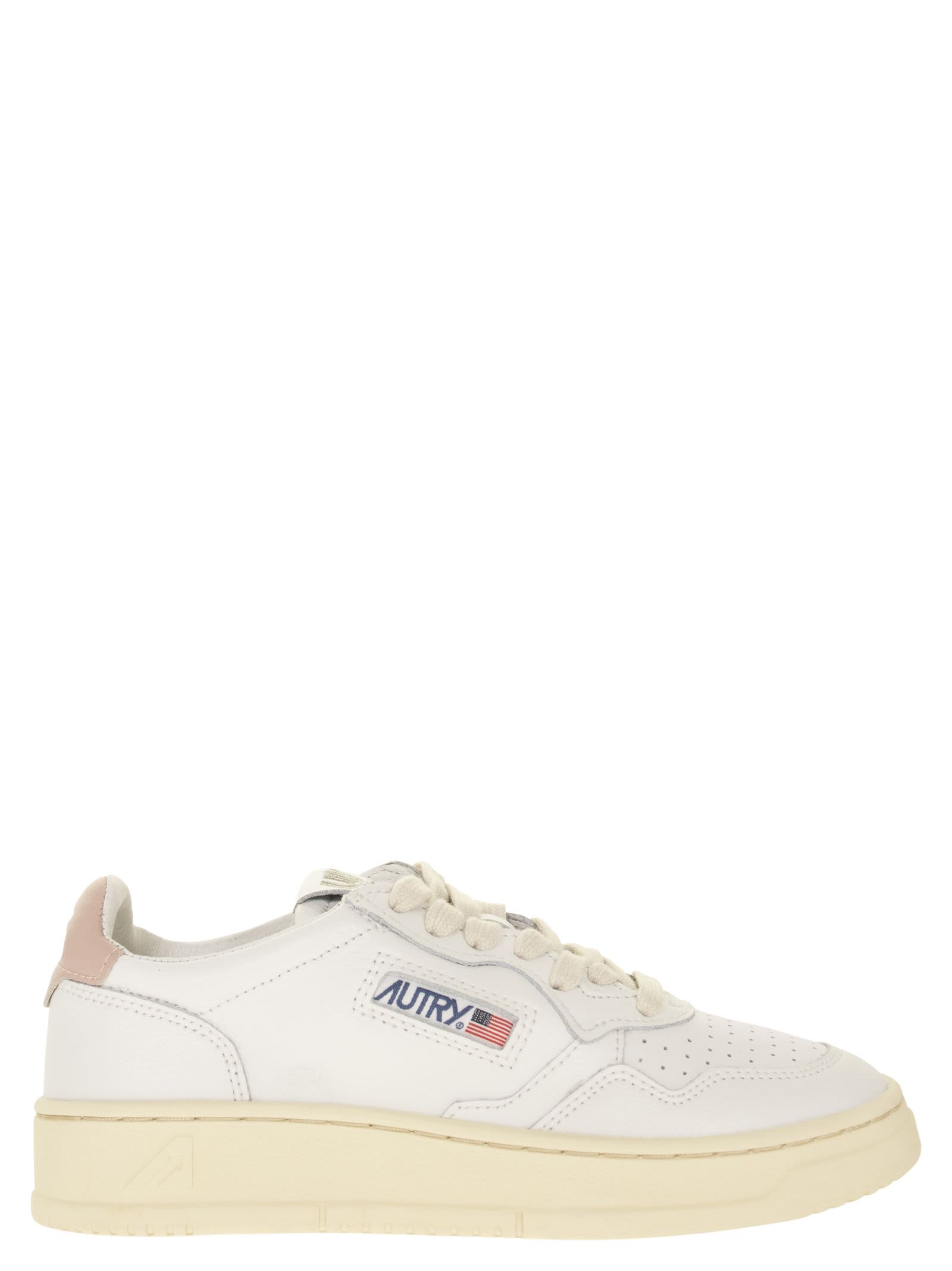 Autry Medalist Low - Leather Sneakers In White/pink