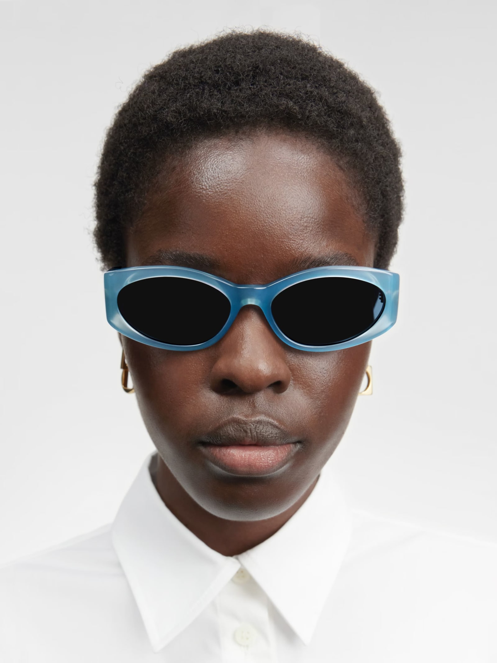 Shop Jacquemus Ovalo - Light Blue Sunglasses