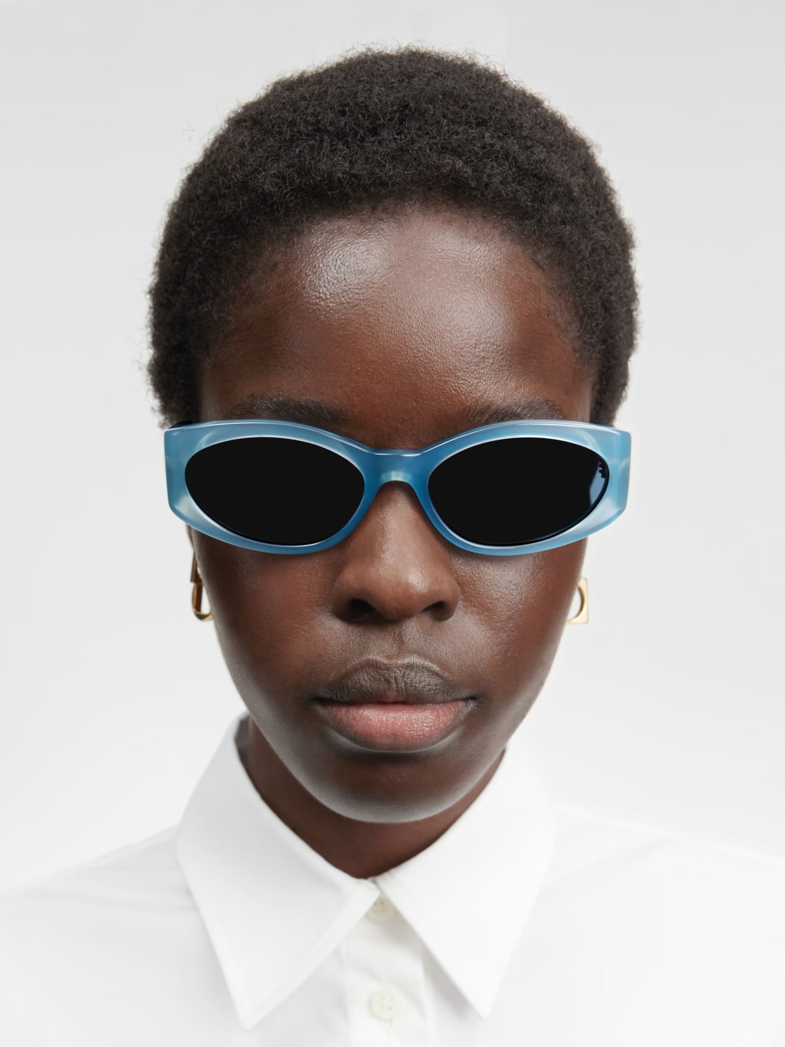 Shop Jacquemus Ovalo - Light Blue Sunglasses In Ovalo Blue Pearl Yellow