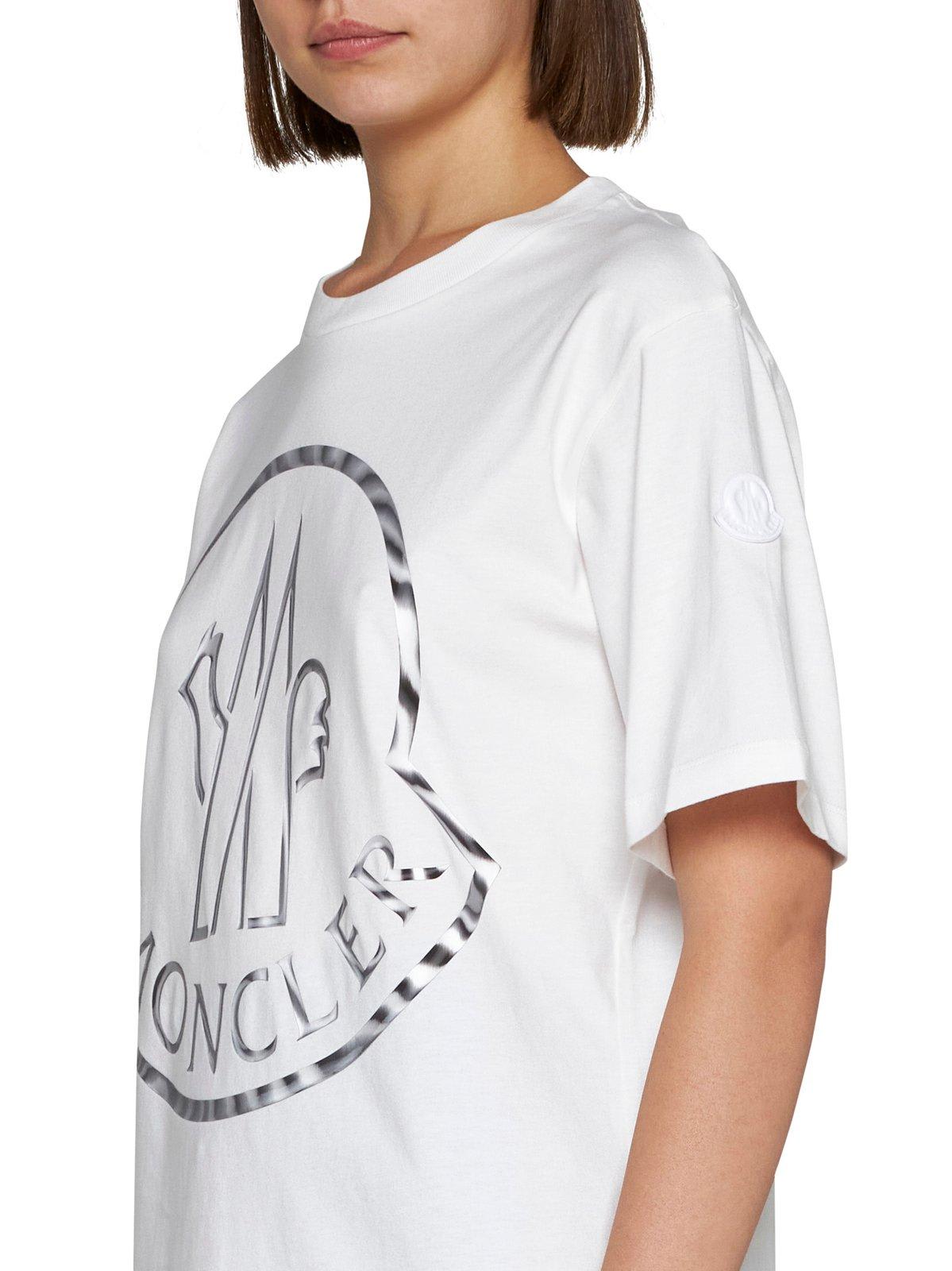 Shop Moncler Logo Printed Crewneck T-shirt In Bianco