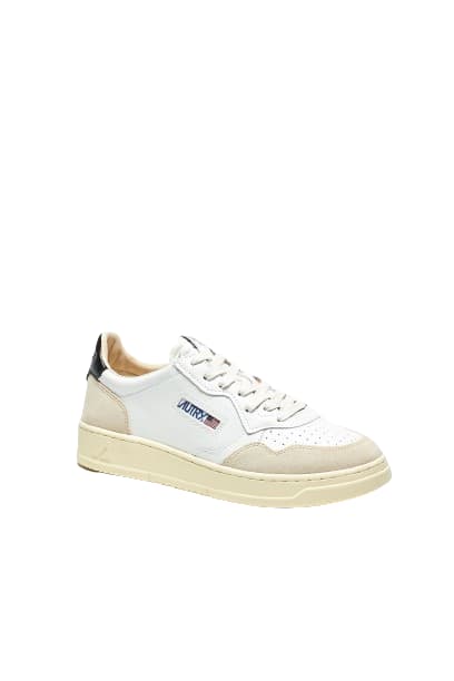 Shop Autry Medalist Low Sneakers In Bianco