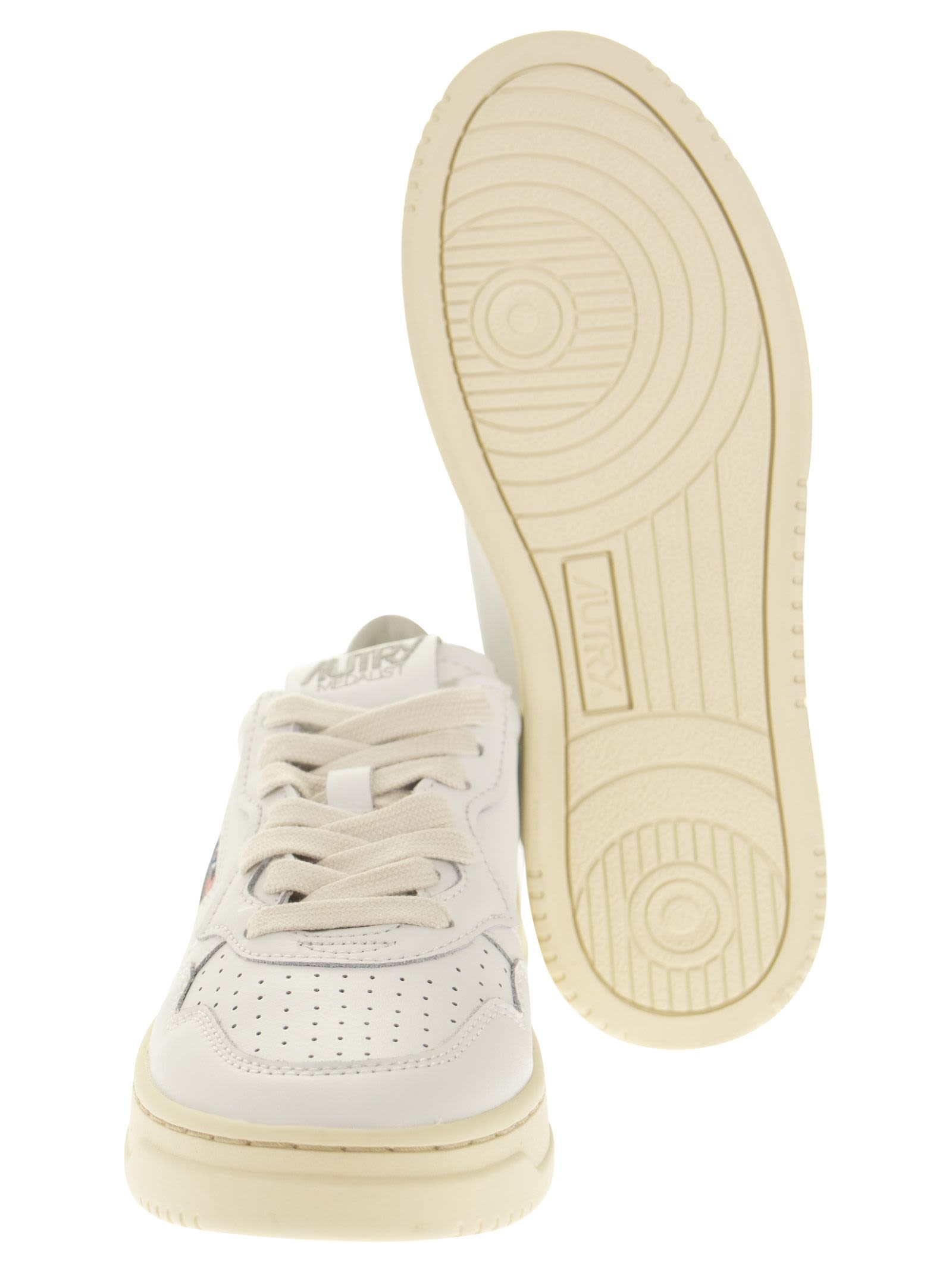 Shop Autry Medalist Low - Leather Sneakers In White