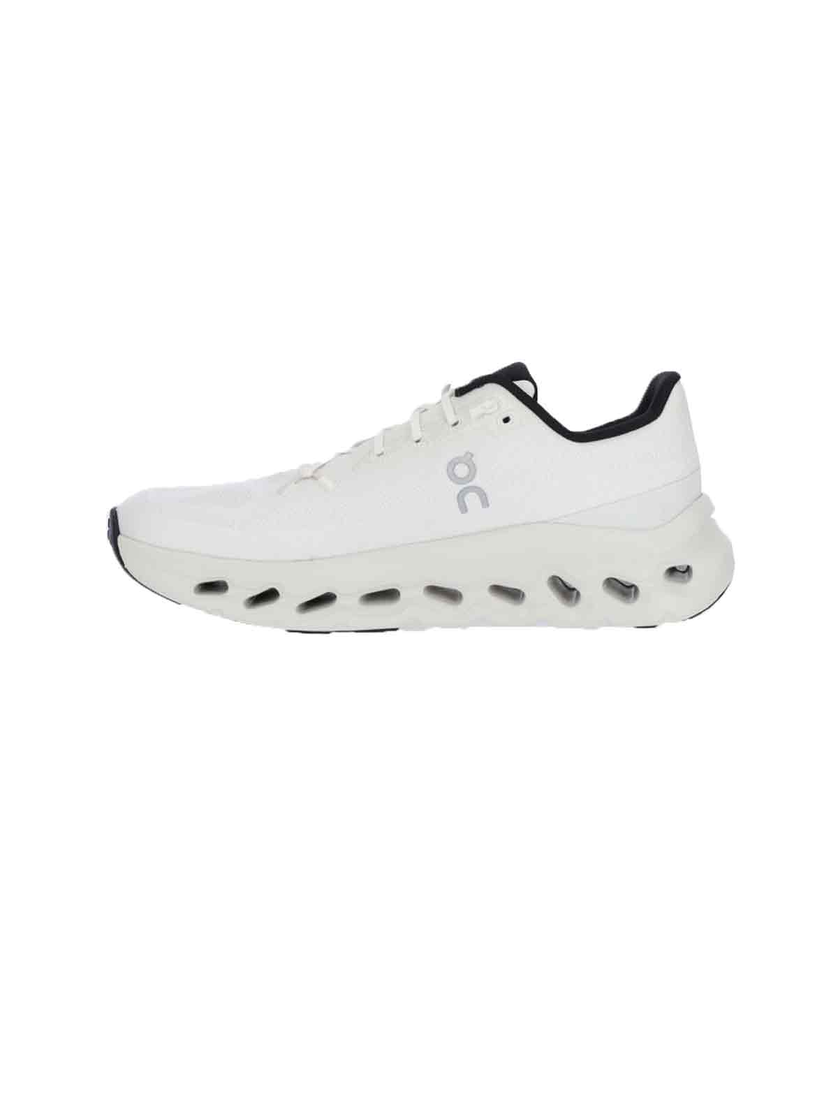 On White Sneakers With Distinctive Sole In White