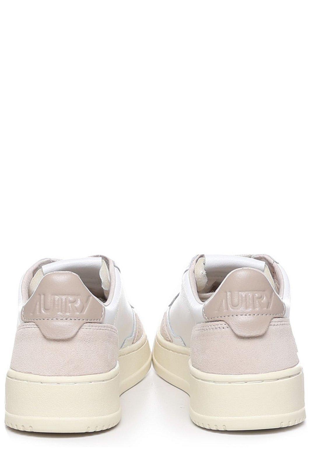 Shop Autry Medalist Low-top Sneakers In Wht/pepper