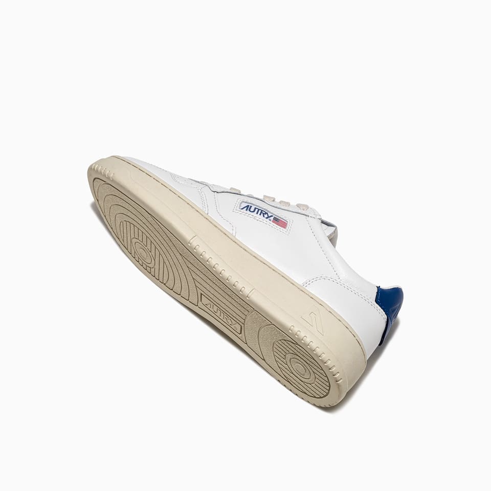 Shop Autry Low Aulum Ll12 Sneakers In White