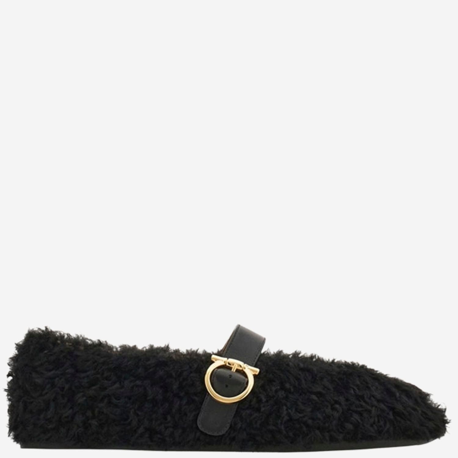 Ferragamo Gancini Ornamental Ballet Flats In Shearling In Black