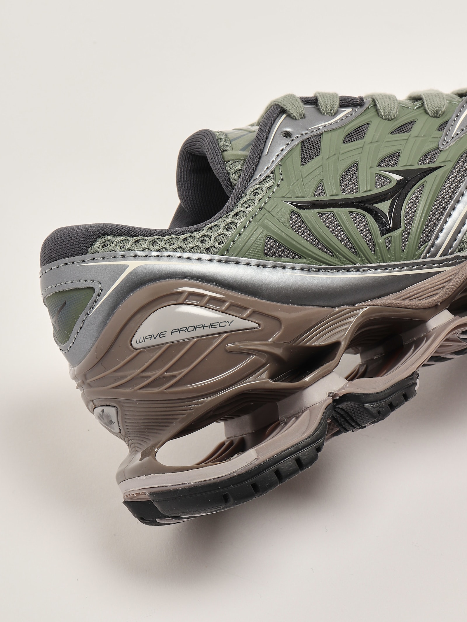 Mizuno Wave Prophecy Ls Sneaker In Agave-fango-iron