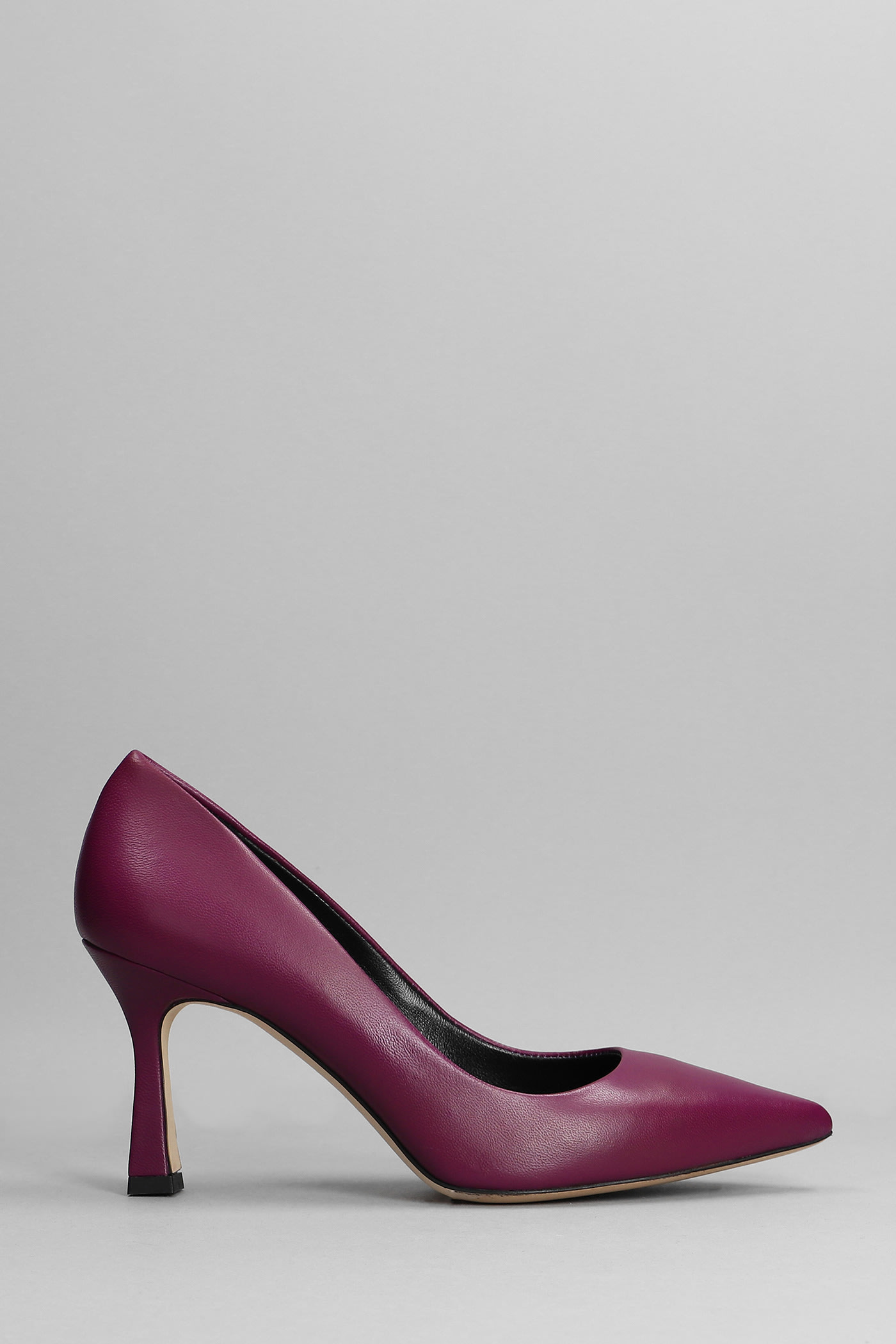 The Seller Pumps In Viola Leather