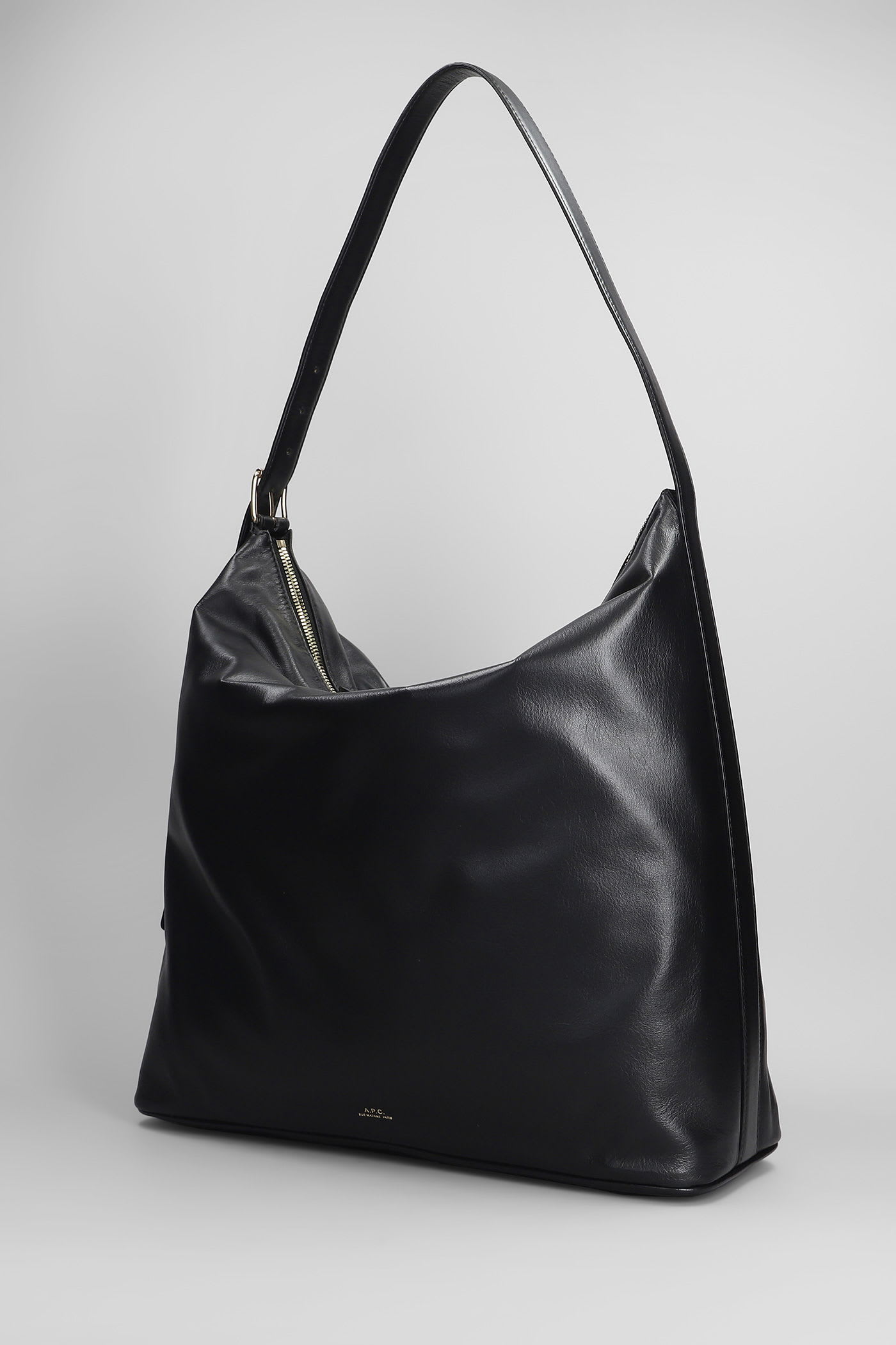Apc Vera Maxi Shoulder Bag In Black Leather In Black