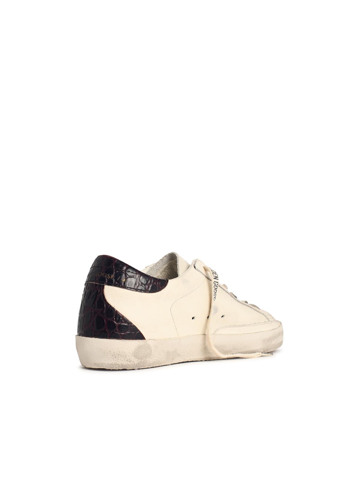 Golden Goose Women 'super-star' White Low Top Sneakers With Embossed Logo And Contrasting Heel In Le In Burgundy