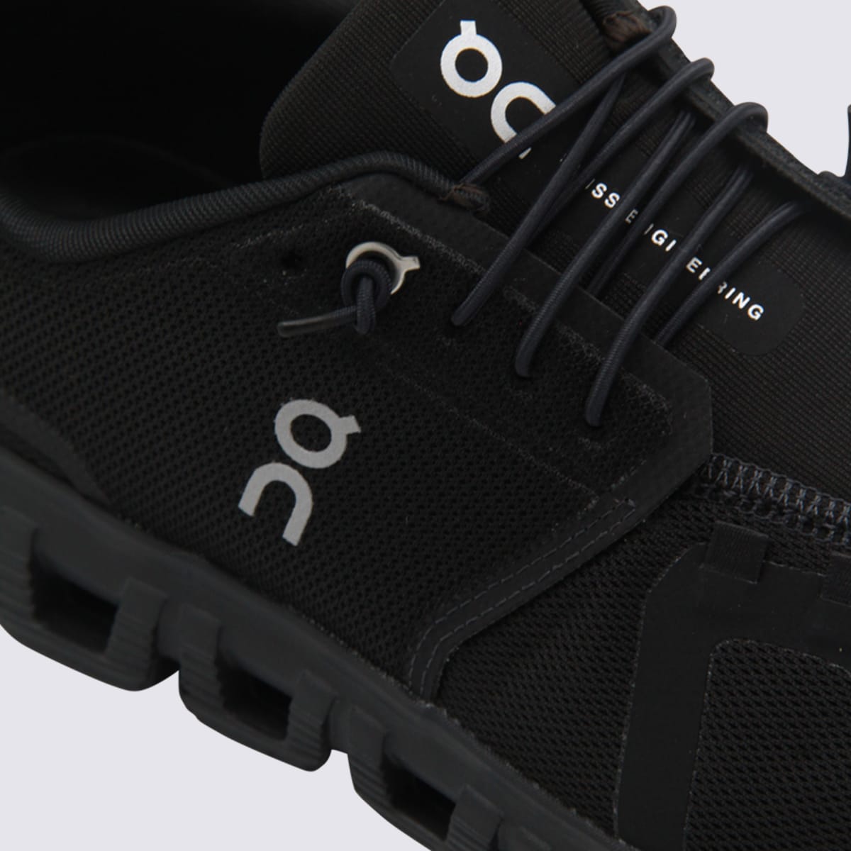 On Cloud 6 Sneakers With Rounded Toe In Black