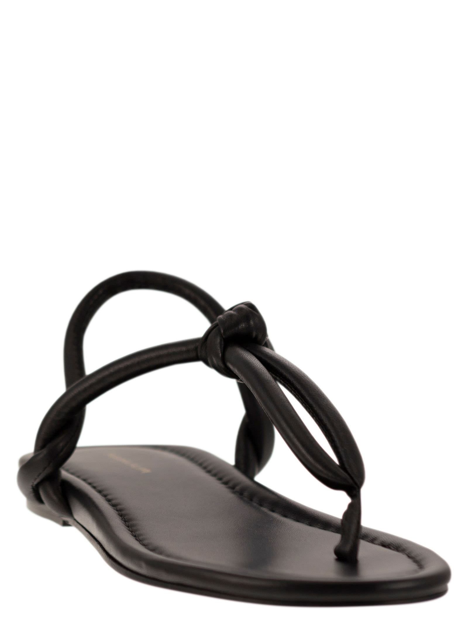 Shop Fabiana Filippi Leather Flip-flops In Black