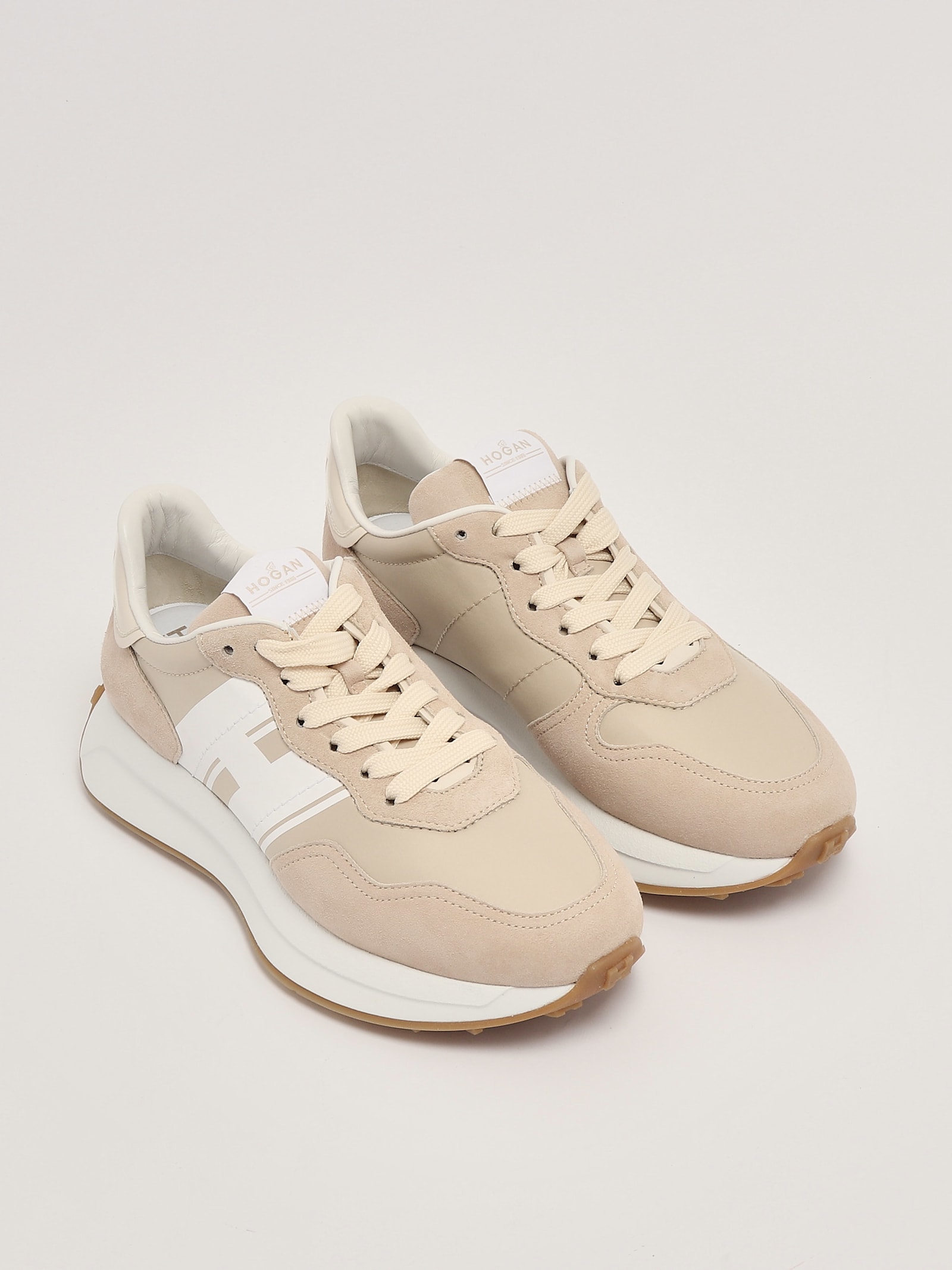 Shop Hogan H 641 Allacciato Sneaker In Beige-bianco