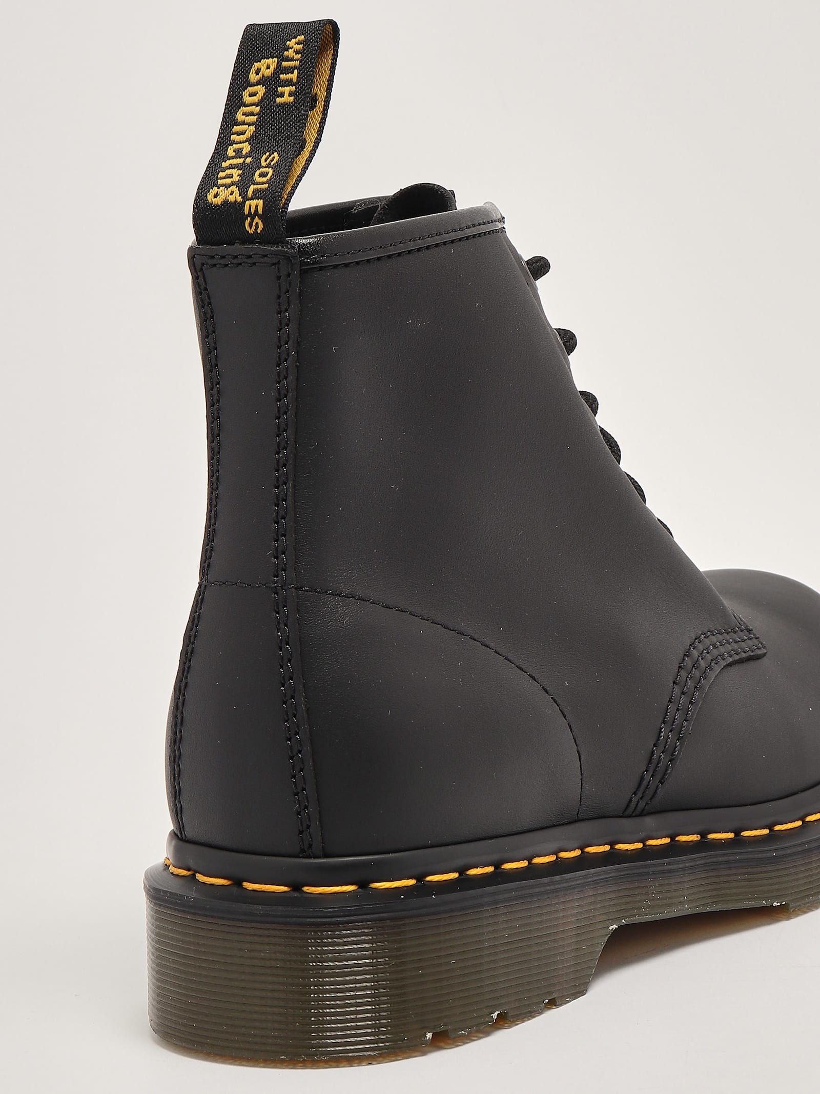 Shop Dr. Martens' Stivaletto Stringato In Nappa Boots In Nero