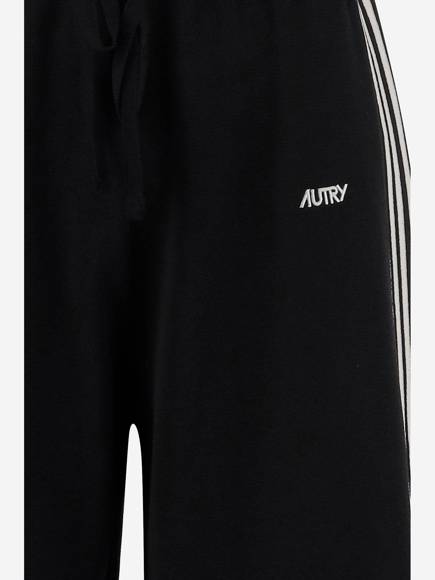 Autry Viscose Blend Logo Short Pants In Black