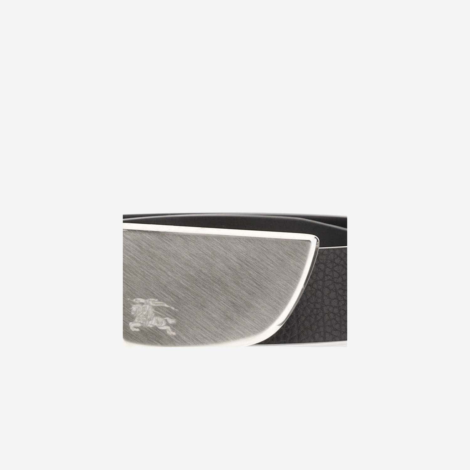 Shop Burberry Leather Shield Belt In Black