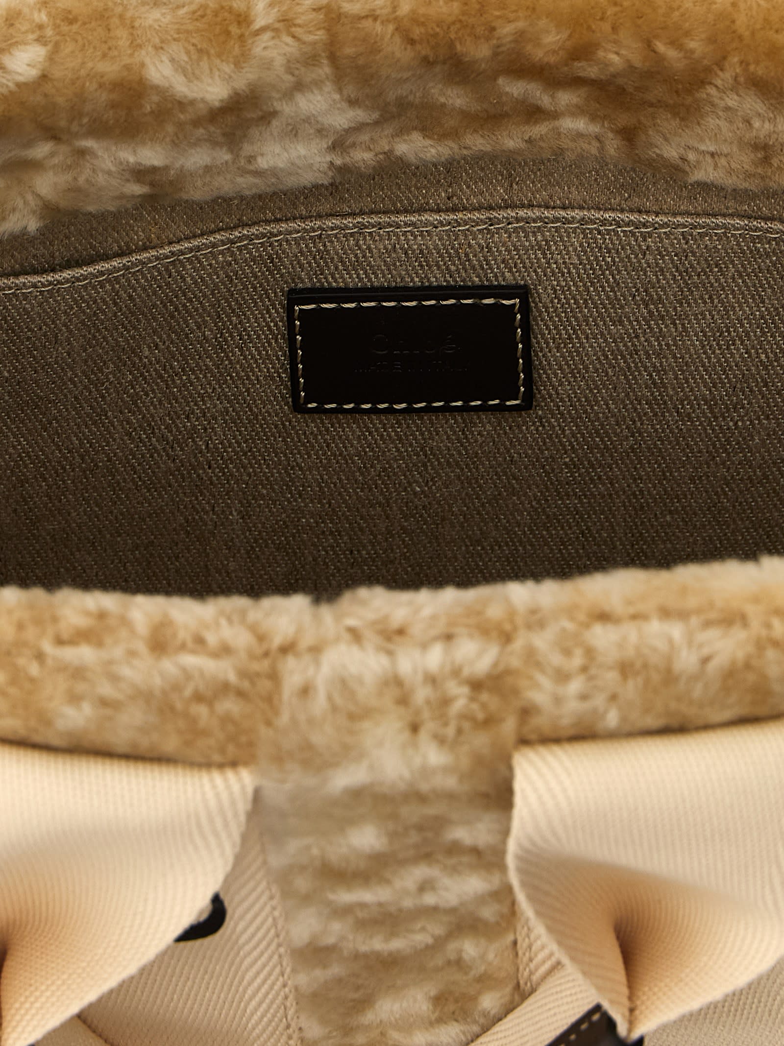 Chloé Small Woody Tote Bag In Shearling In Neutral