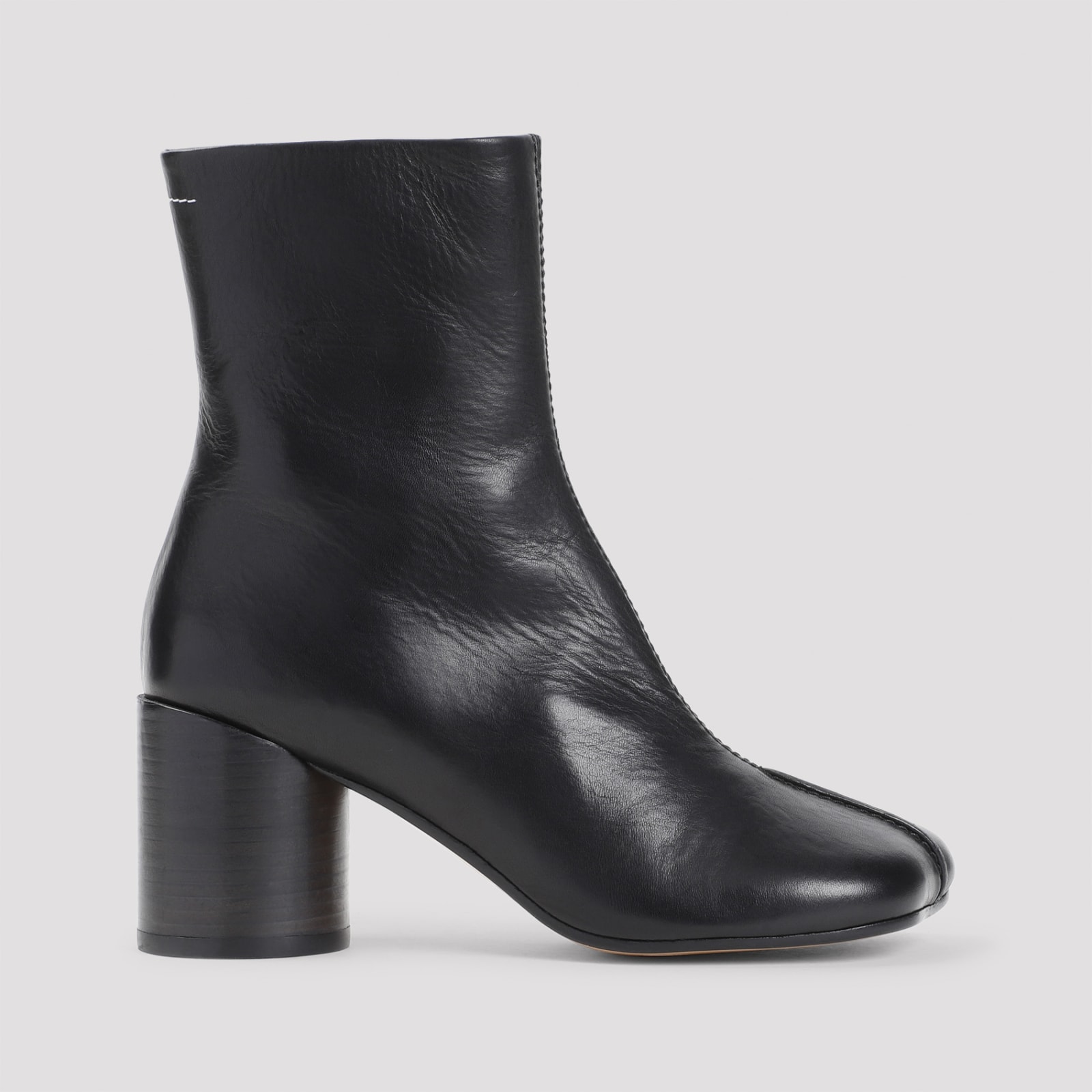 Mm6 Maison Margiela Round Toe Leather Ankle Boots With Seam Detailing In Black