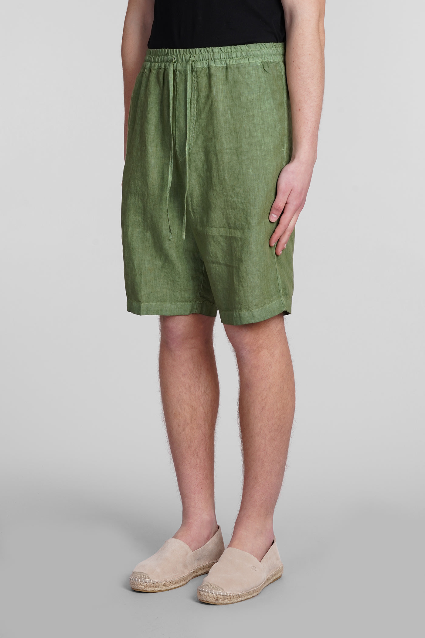 Shop 120% Lino Shorts In Green Linen