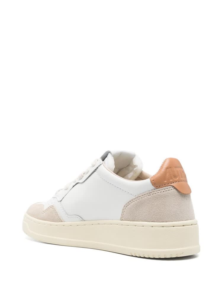 Autry 'medalist' White Low Top Sneakers With Logo Patch On Tongue And Side In Bianco