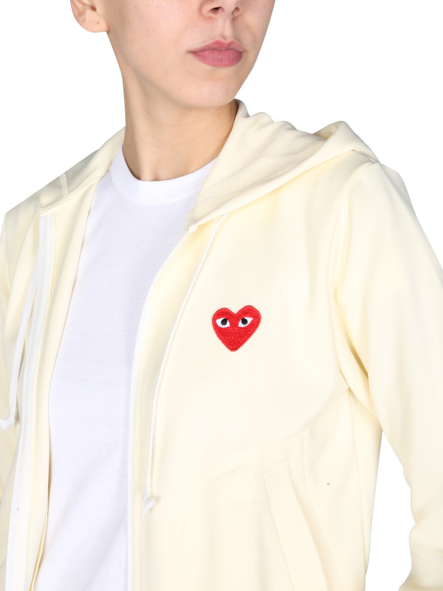 Shop Comme Des Garçons Play Felpa Con Patch Logo In White