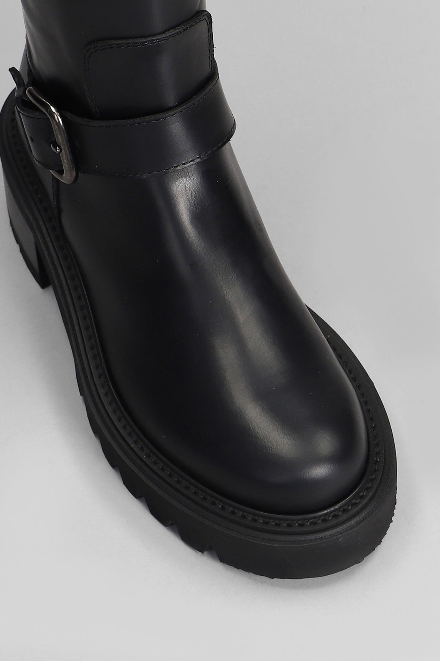 Via Roma 15 Low Heels Ankle Boots In Black Leather In Multi