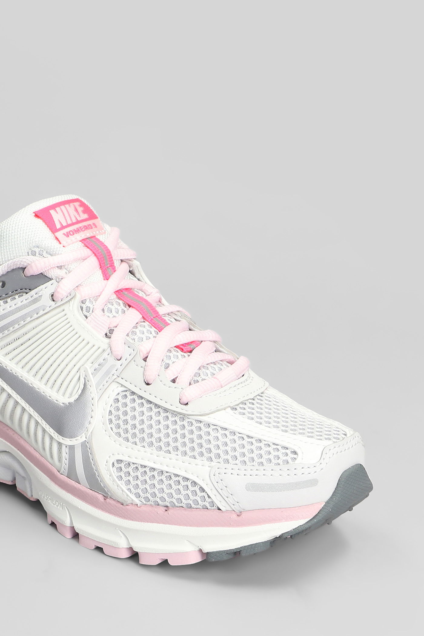 Nike Zoom Vomero 5 Sneakers In White Leather And Fabric In White
