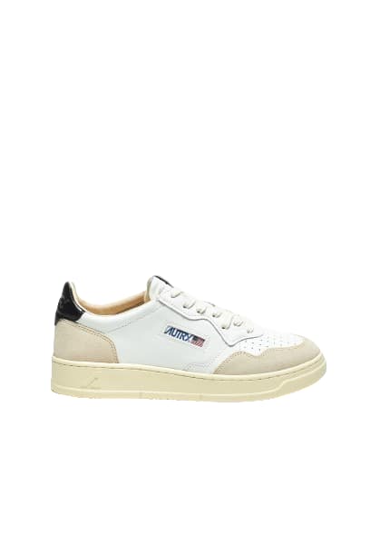 Shop Autry Medalist Low Sneakers In Bianco