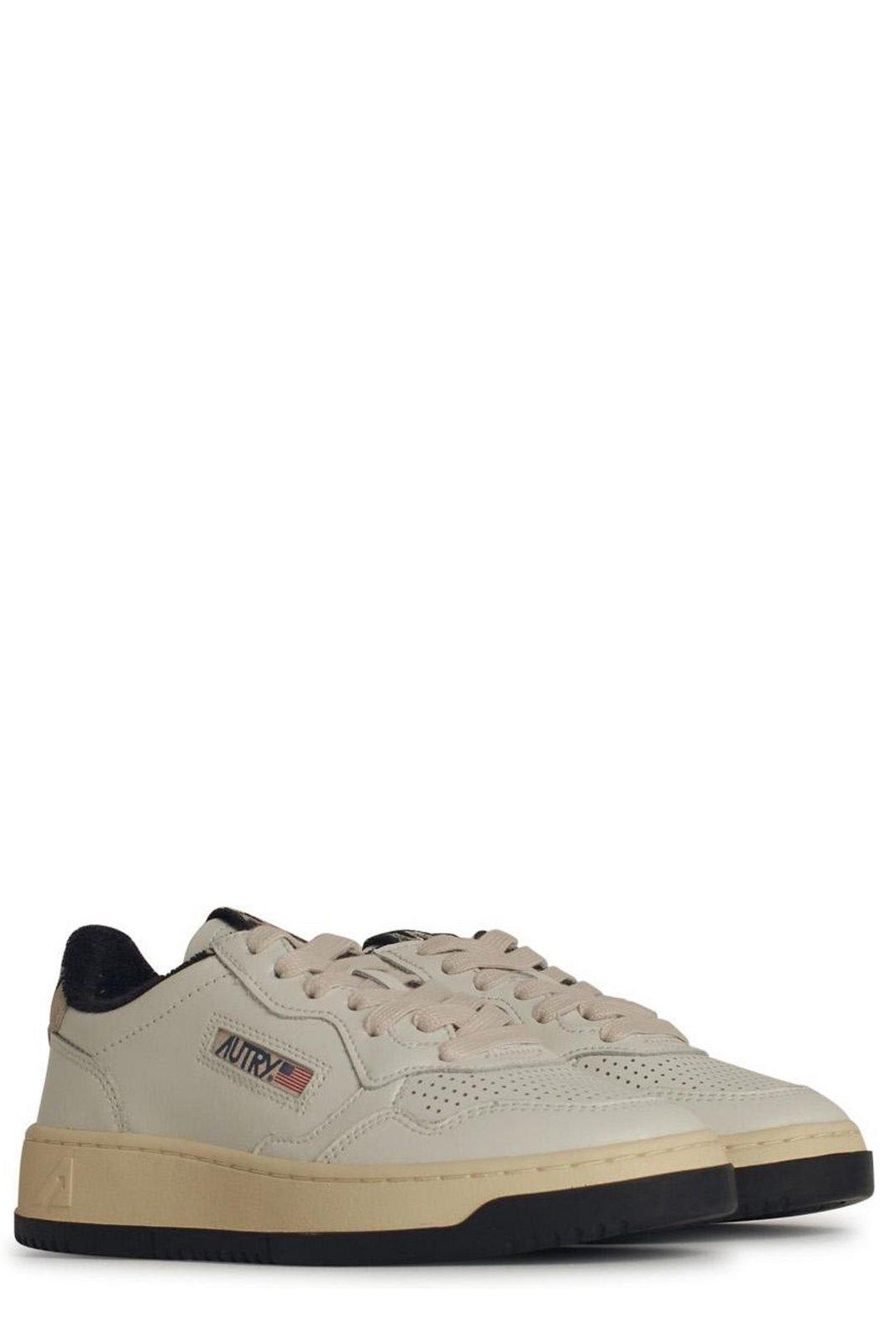 Autry Medalist Lace-up Sneakers In White