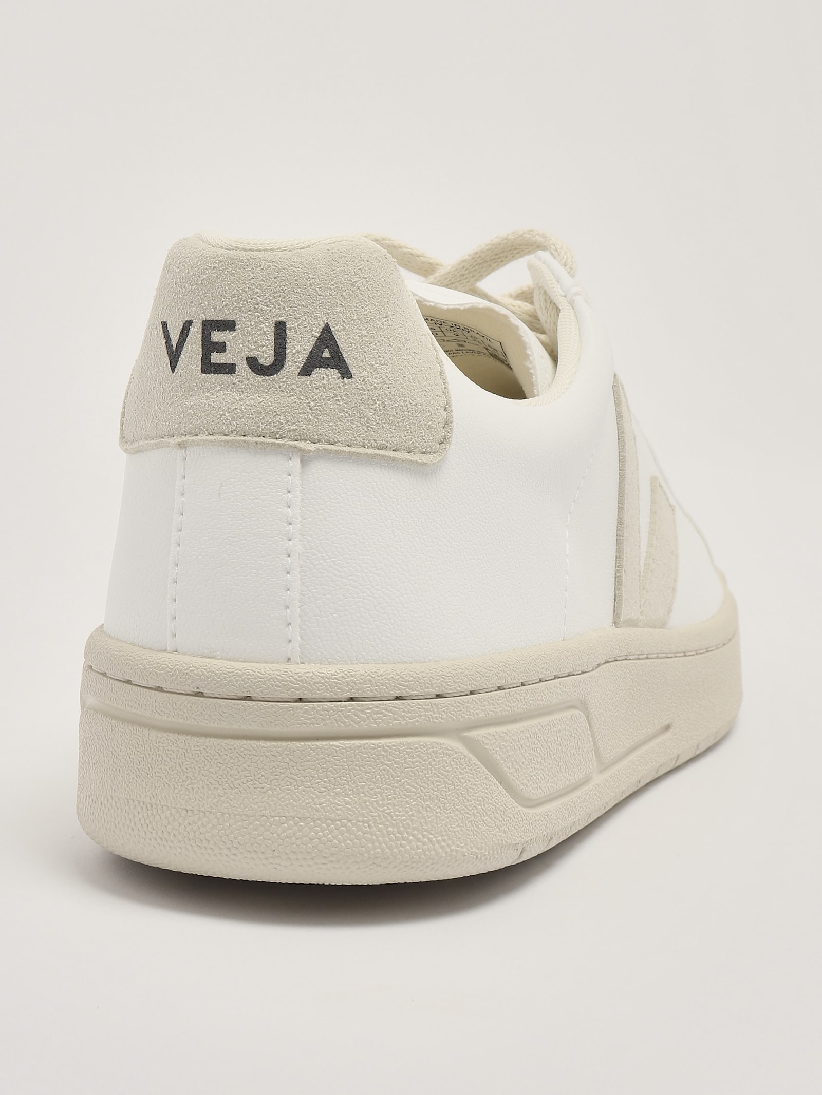 Shop Veja Sneakers Sneaker In Bianco