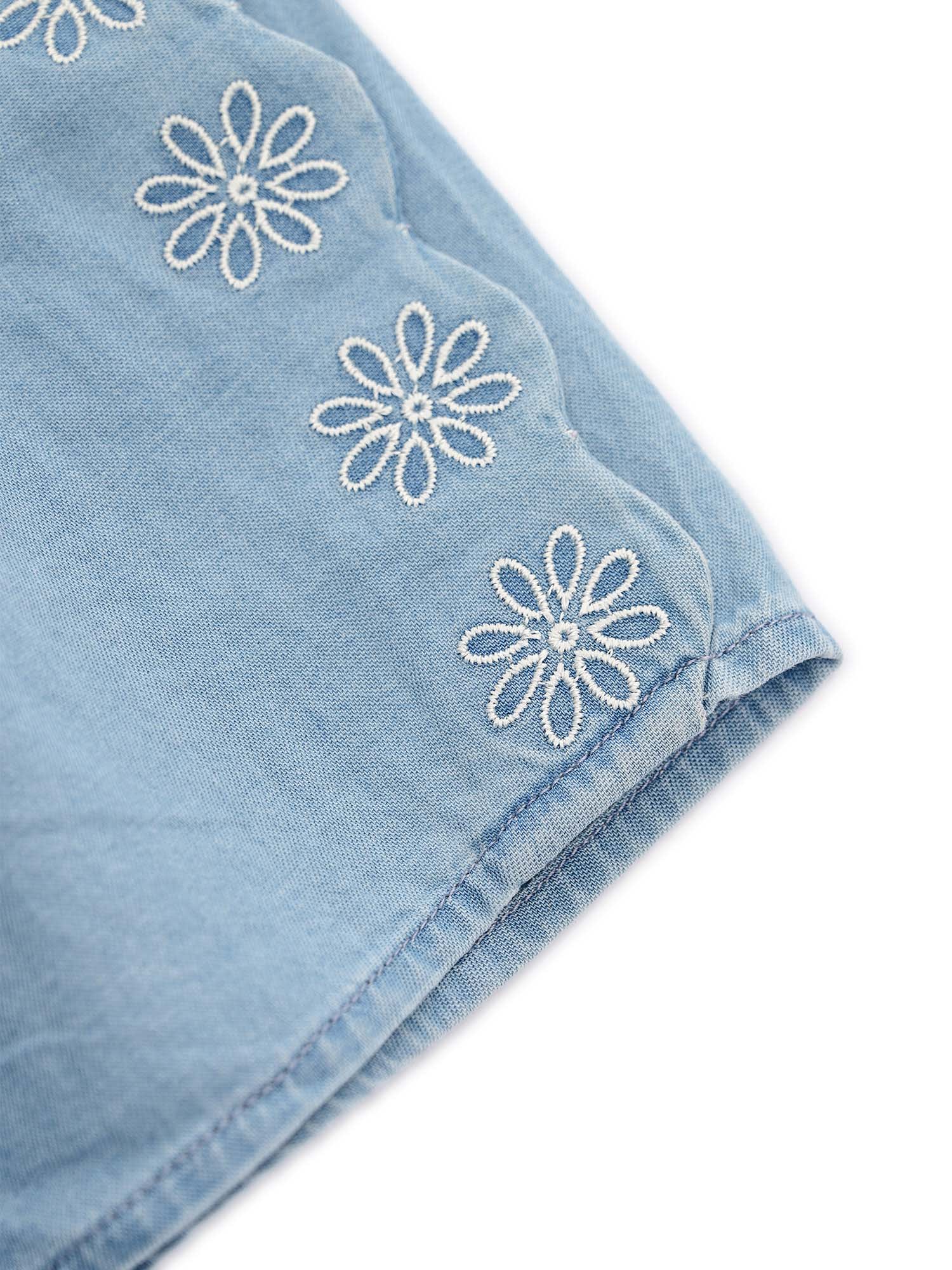 Chloé Shorts 100% Organic Cotton Light Denim. Fancy Scallop Pattern Finish At Leg Bottoms. Elasticated Wai In Blue