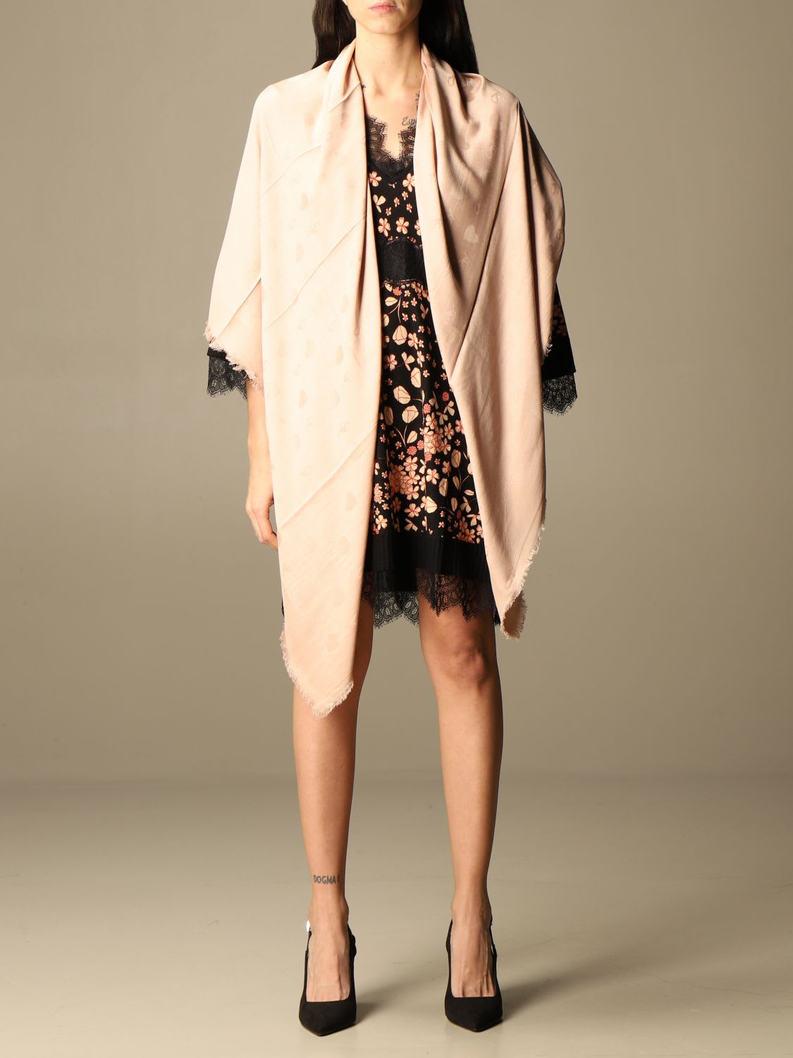 Click to view more detailed imagery on our partner's website Twinset Twin Set Scarf Twin-set Kefia With All-over Jacquard Logo In Blush Pink
